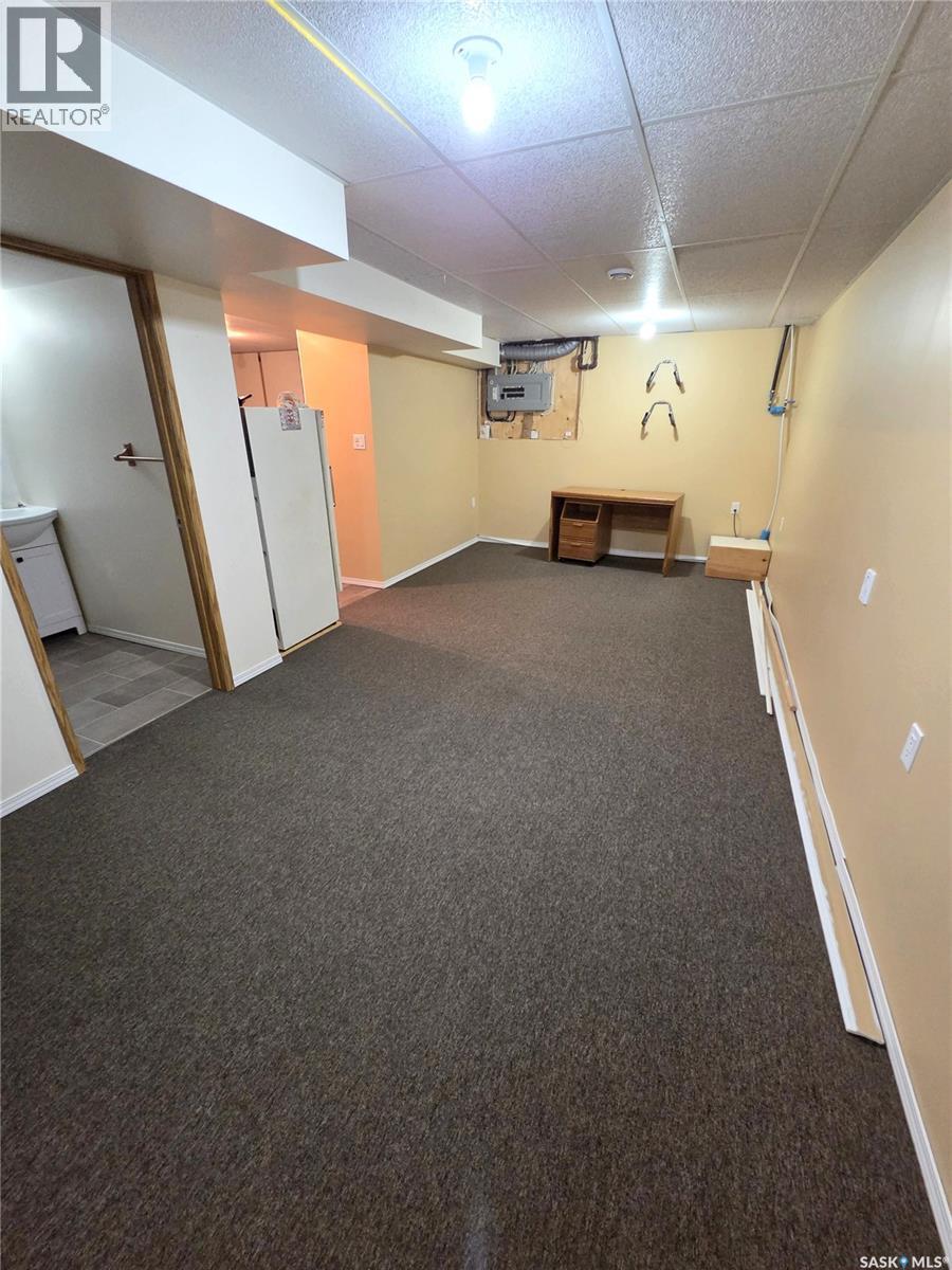304 Second Avenue E, Lampman, Saskatchewan  S0C 1N0 - Photo 29 - SK030695