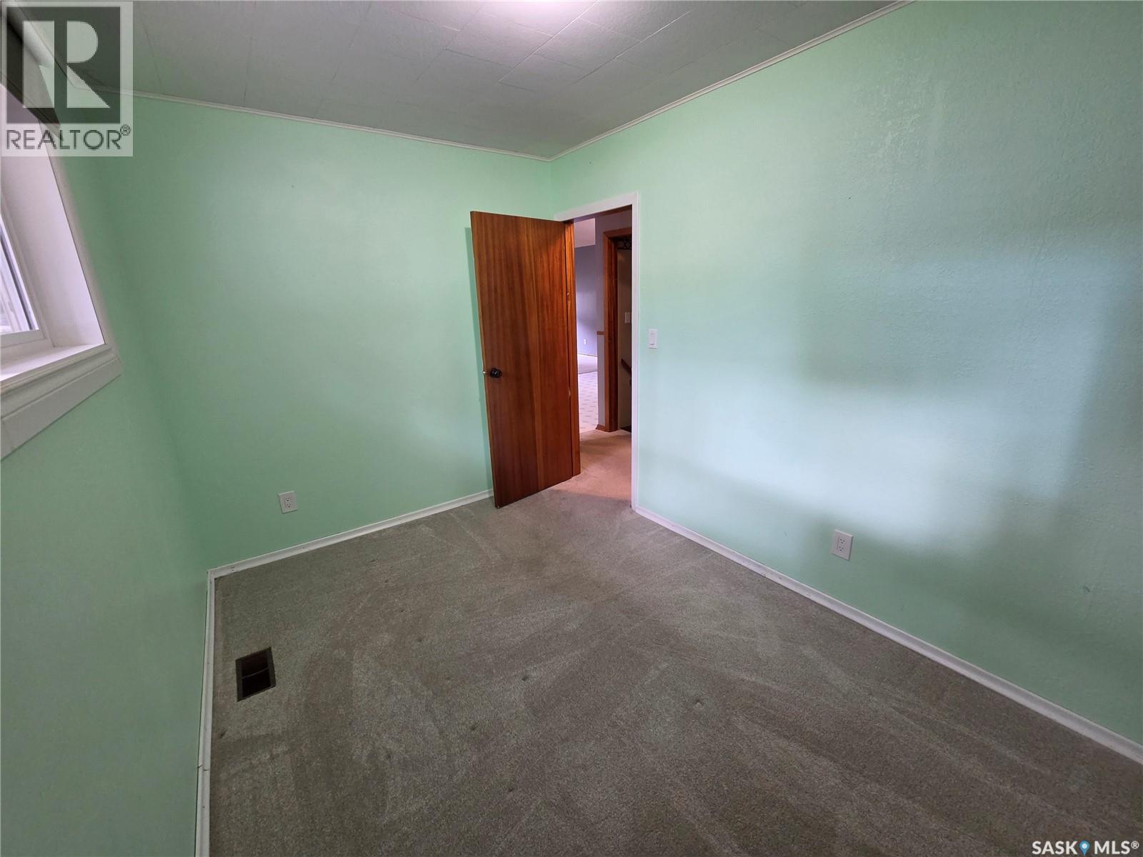 304 Second Avenue E, Lampman, Saskatchewan  S0C 1N0 - Photo 17 - SK030695