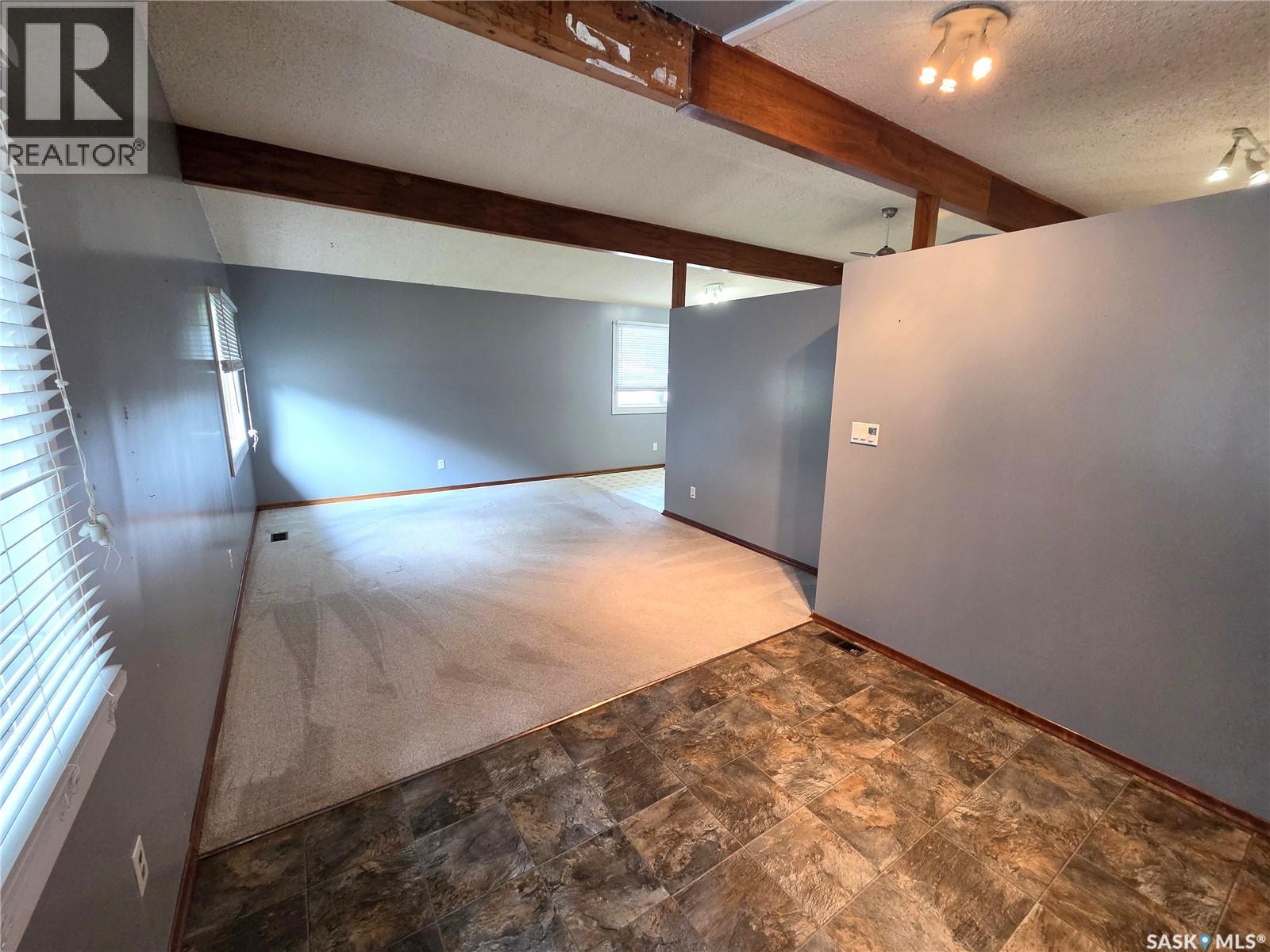 304 Second Avenue E, Lampman, Saskatchewan  S0C 1N0 - Photo 6 - SK030695