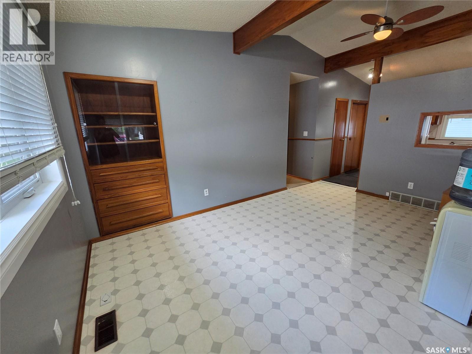 304 Second Avenue E, Lampman, Saskatchewan  S0C 1N0 - Photo 10 - SK030695