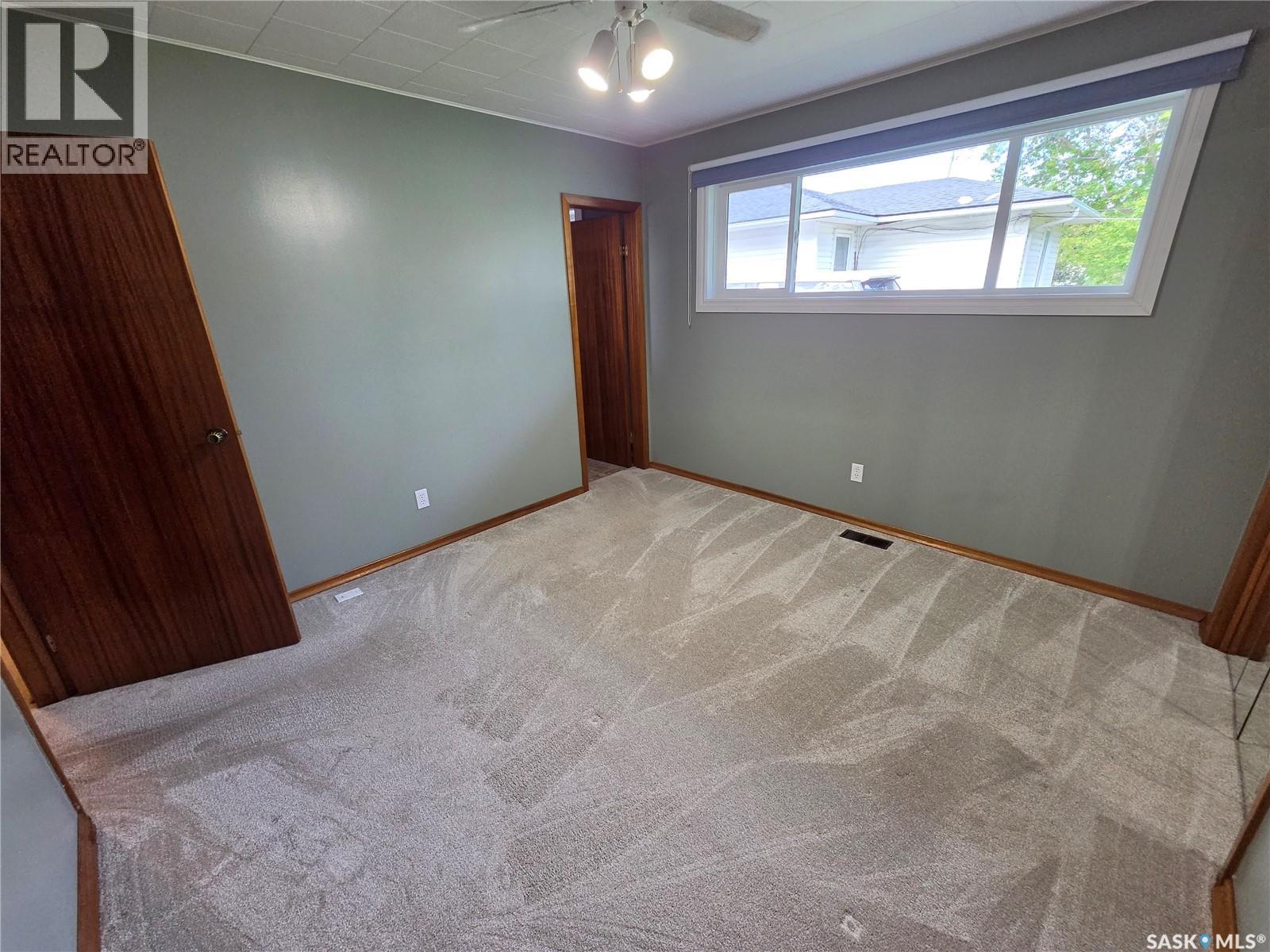 304 Second Avenue E, Lampman, Saskatchewan  S0C 1N0 - Photo 22 - SK030695