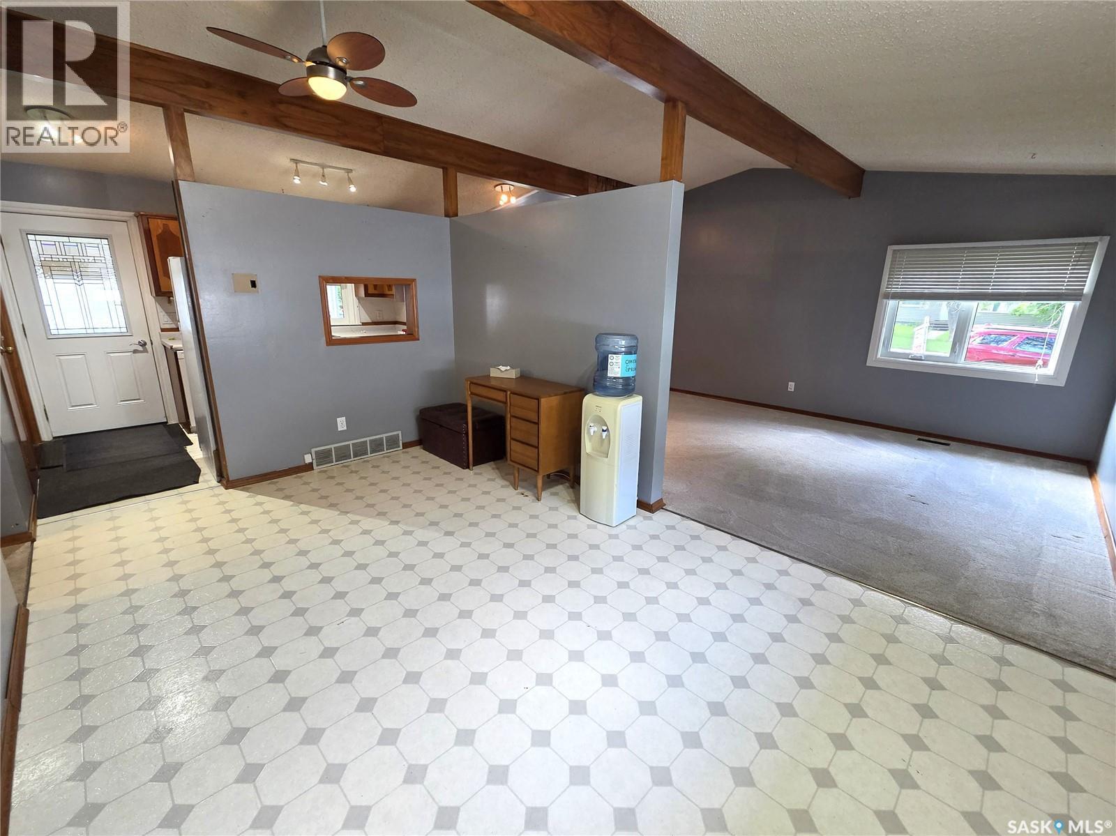 304 Second Avenue E, Lampman, Saskatchewan  S0C 1N0 - Photo 11 - SK030695