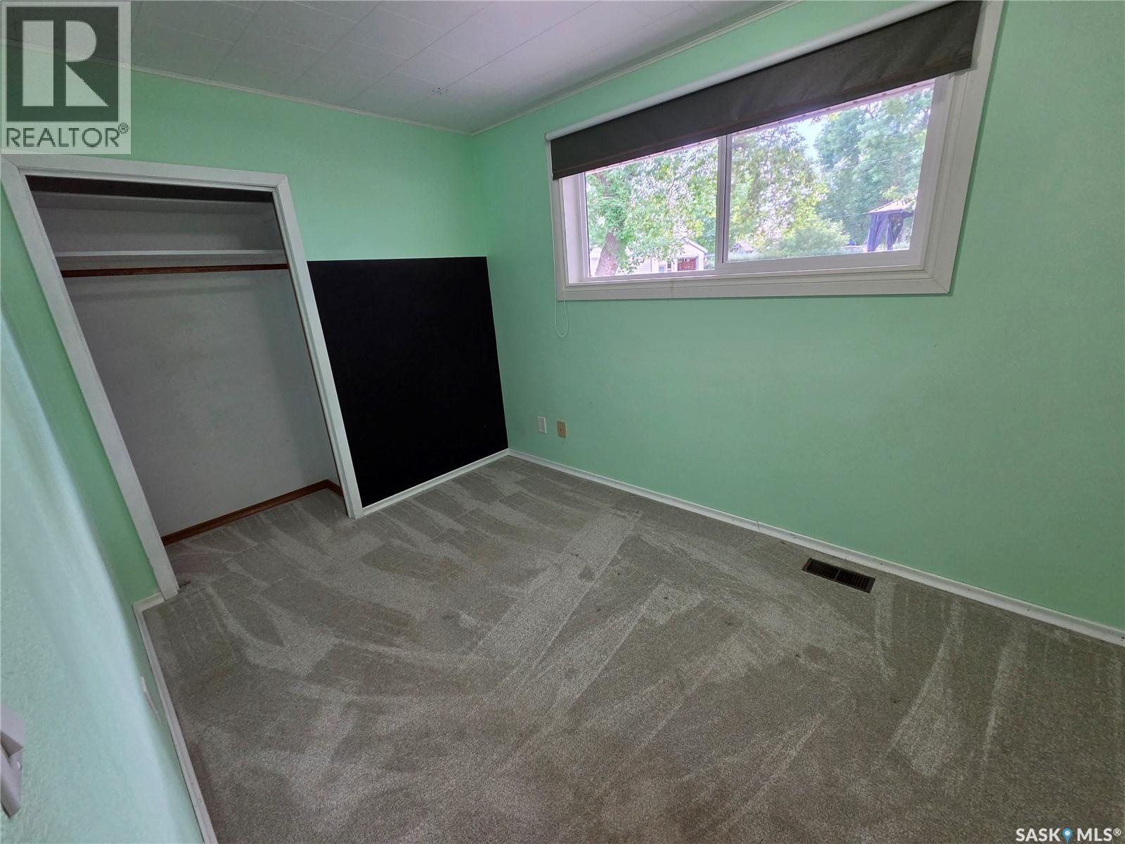 304 Second Avenue E, Lampman, Saskatchewan  S0C 1N0 - Photo 16 - SK030695