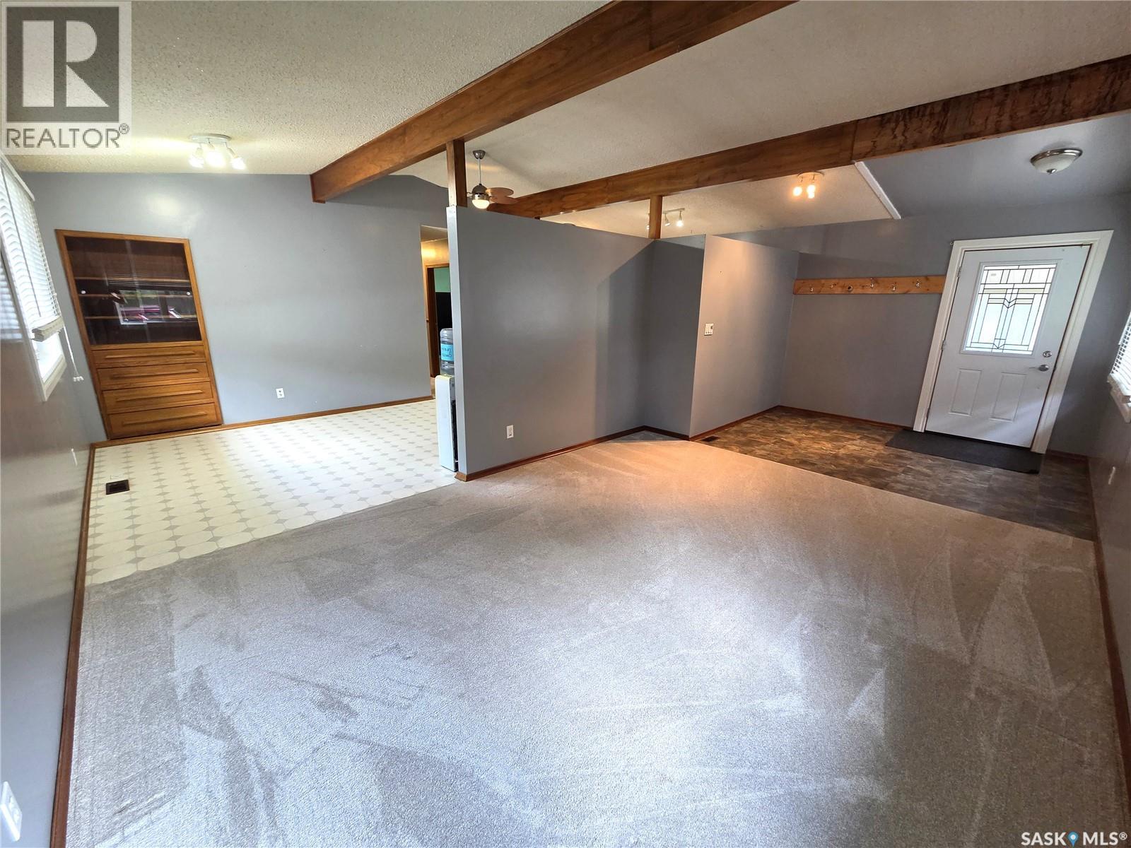 304 Second Avenue E, Lampman, Saskatchewan  S0C 1N0 - Photo 9 - SK030695