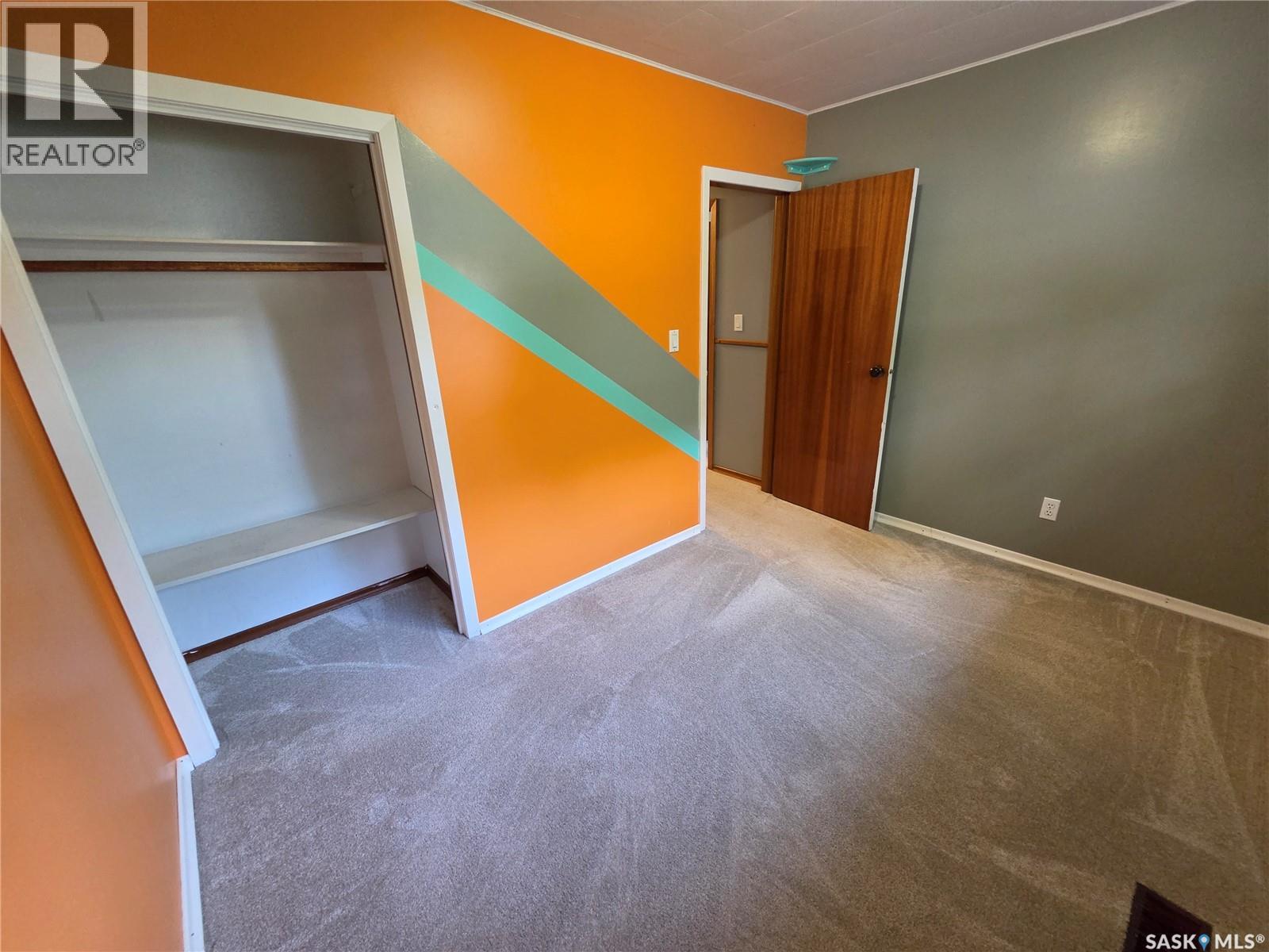 304 Second Avenue E, Lampman, Saskatchewan  S0C 1N0 - Photo 20 - SK030695