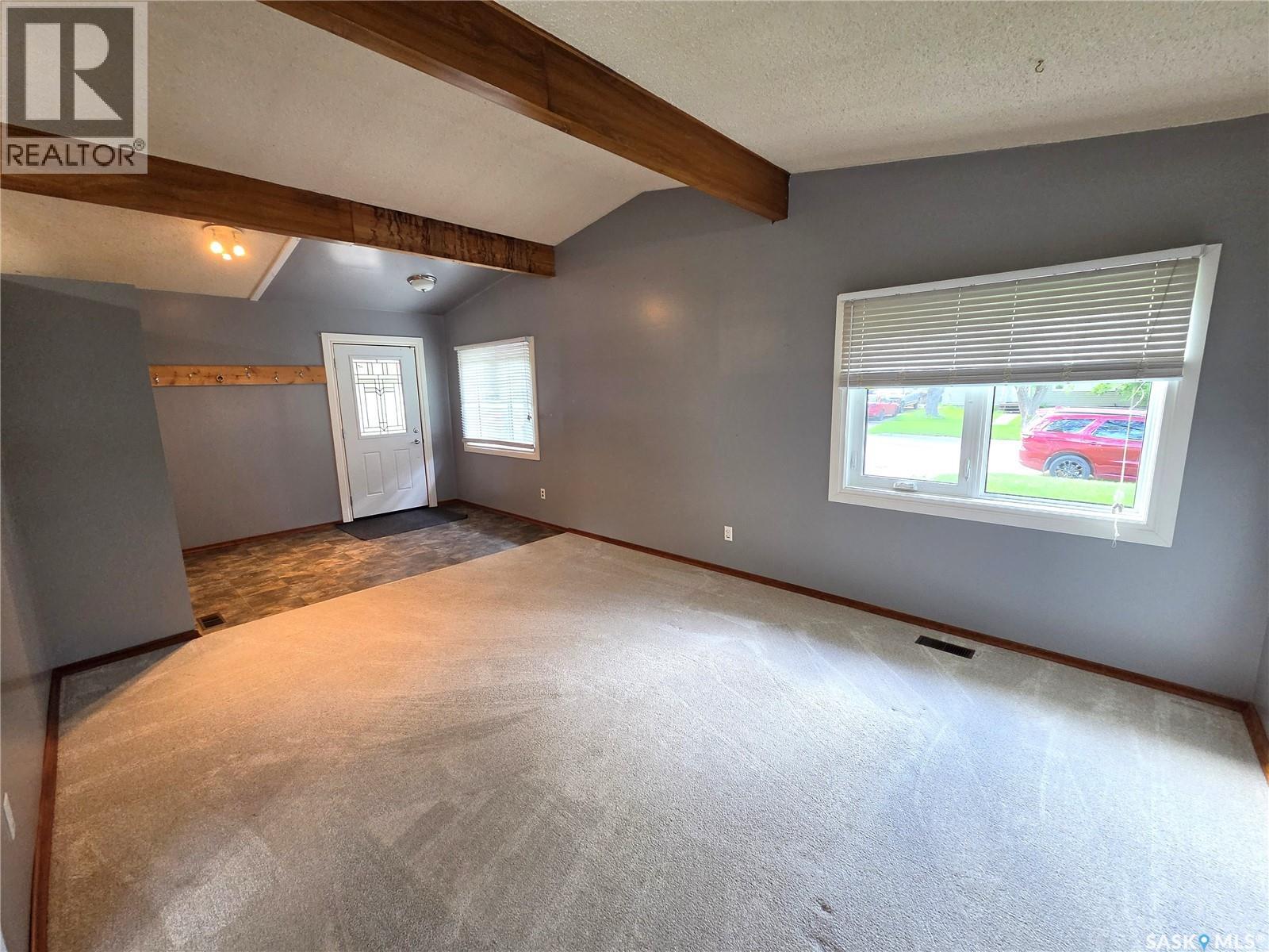 304 Second Avenue E, Lampman, Saskatchewan  S0C 1N0 - Photo 8 - SK030695