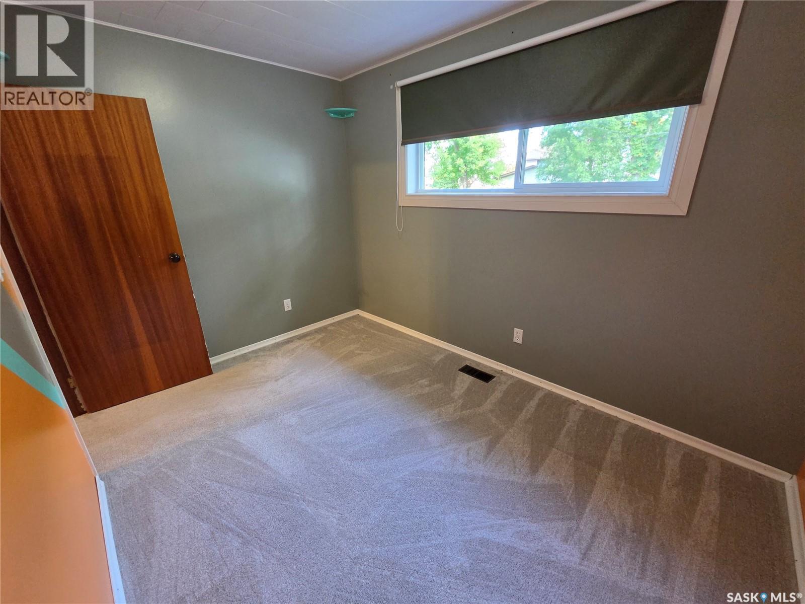 304 Second Avenue E, Lampman, Saskatchewan  S0C 1N0 - Photo 19 - SK030695