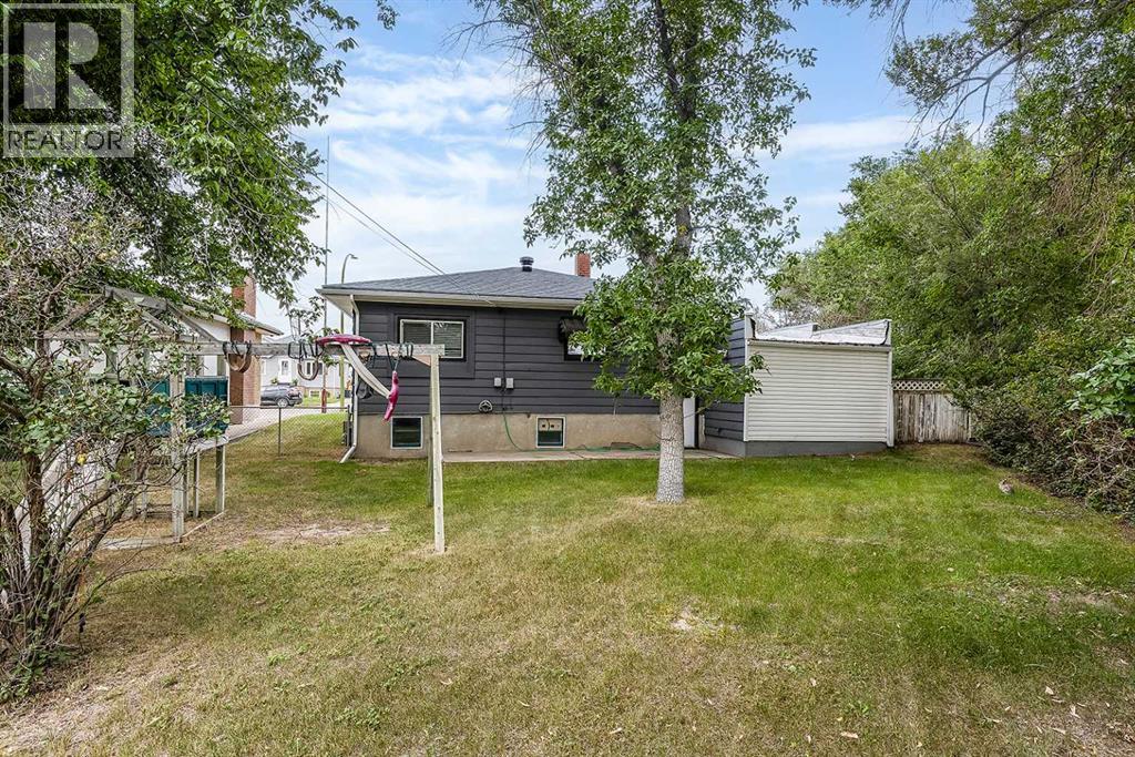 337 4 Street SW, Medicine Hat, Alberta  T1A 4E7 - Photo 37 - A2336688