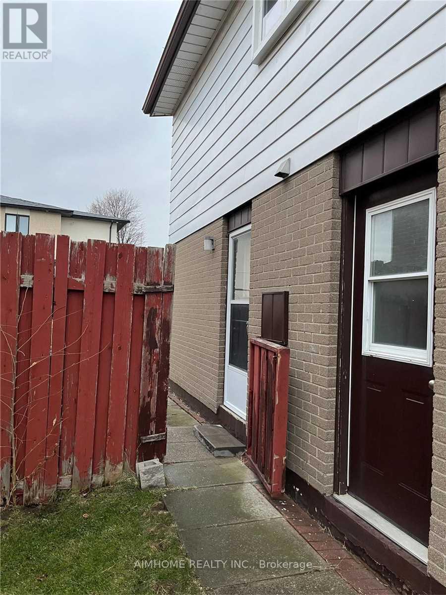 6 Havenview Road, Toronto, Ontario  M1S 3A2 - Photo 2 - E13751250