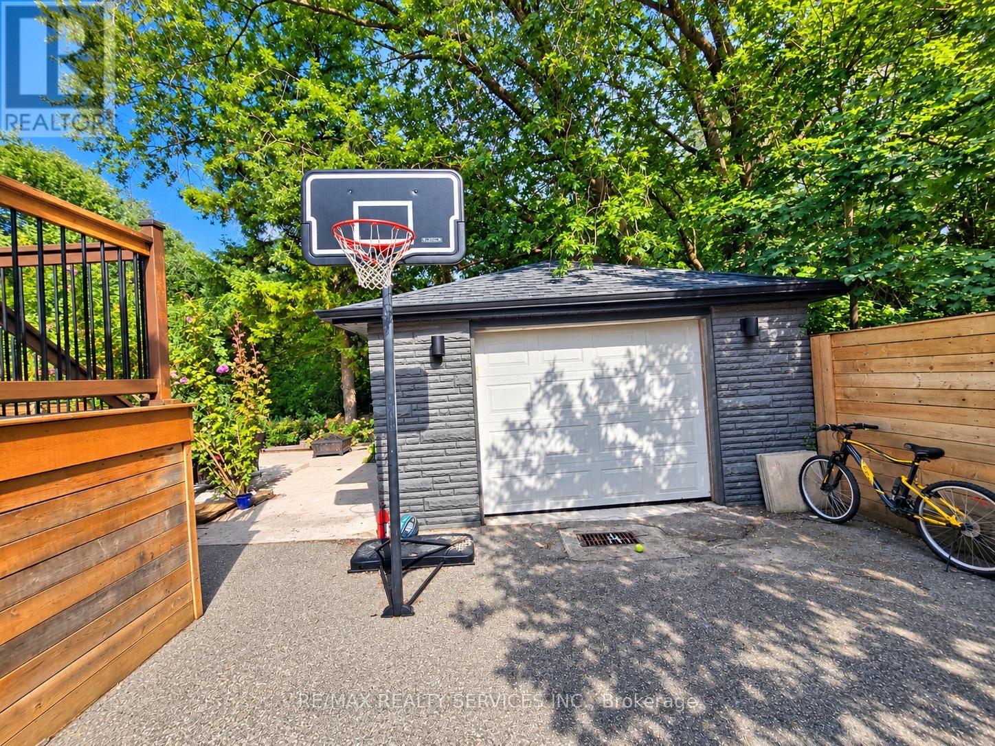 21 Mcintosh Avenue, Toronto, Ontario  M8Y 3E1 - Photo 25 - W13751244