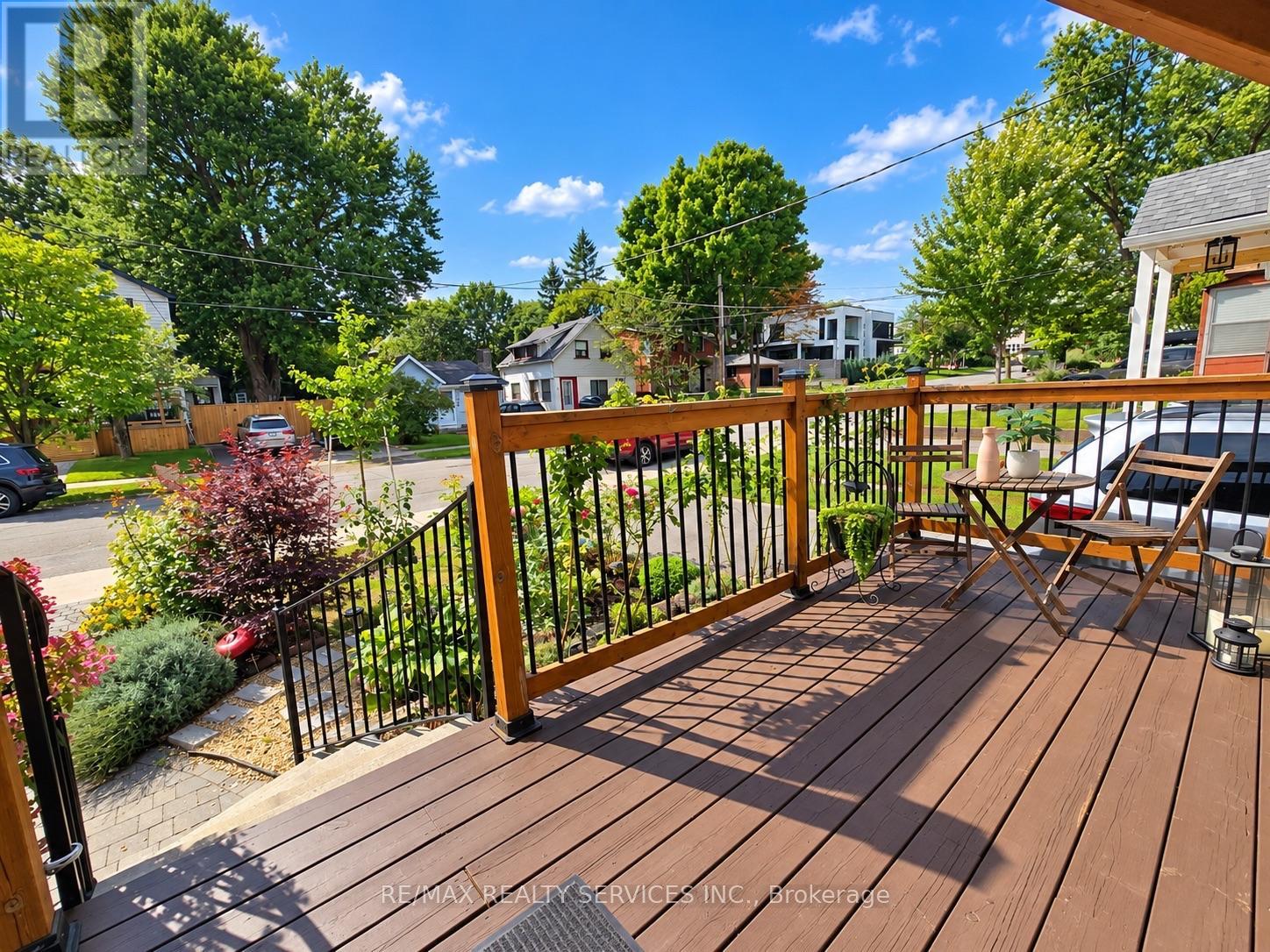 21 Mcintosh Avenue, Toronto, Ontario  M8Y 3E1 - Photo 4 - W13751244