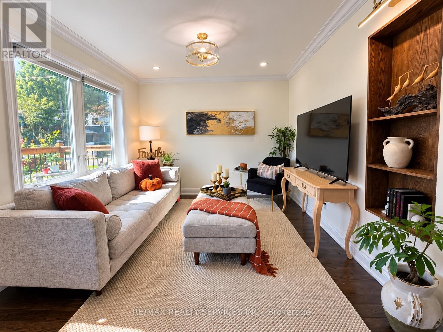 21 Mcintosh Avenue, Toronto, Ontario  M8Y 3E1 - Photo 6 - W13751244