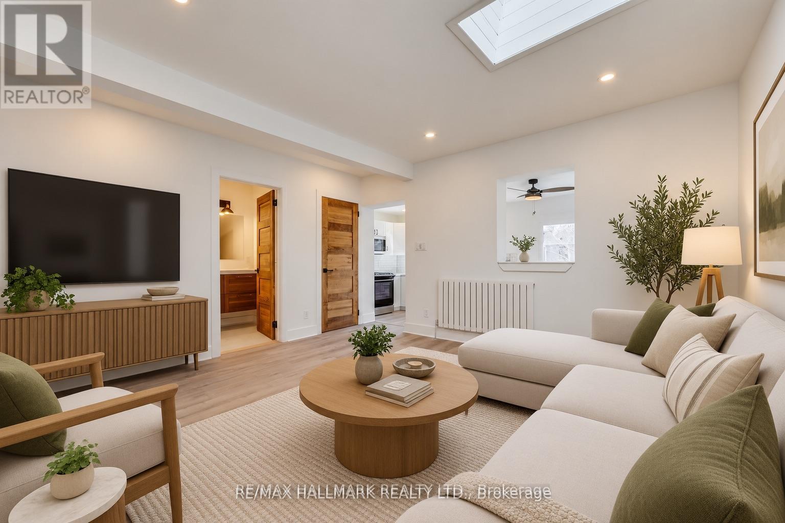 UPPER - 327 KENILWORTH AVENUE, Toronto, Ontario
