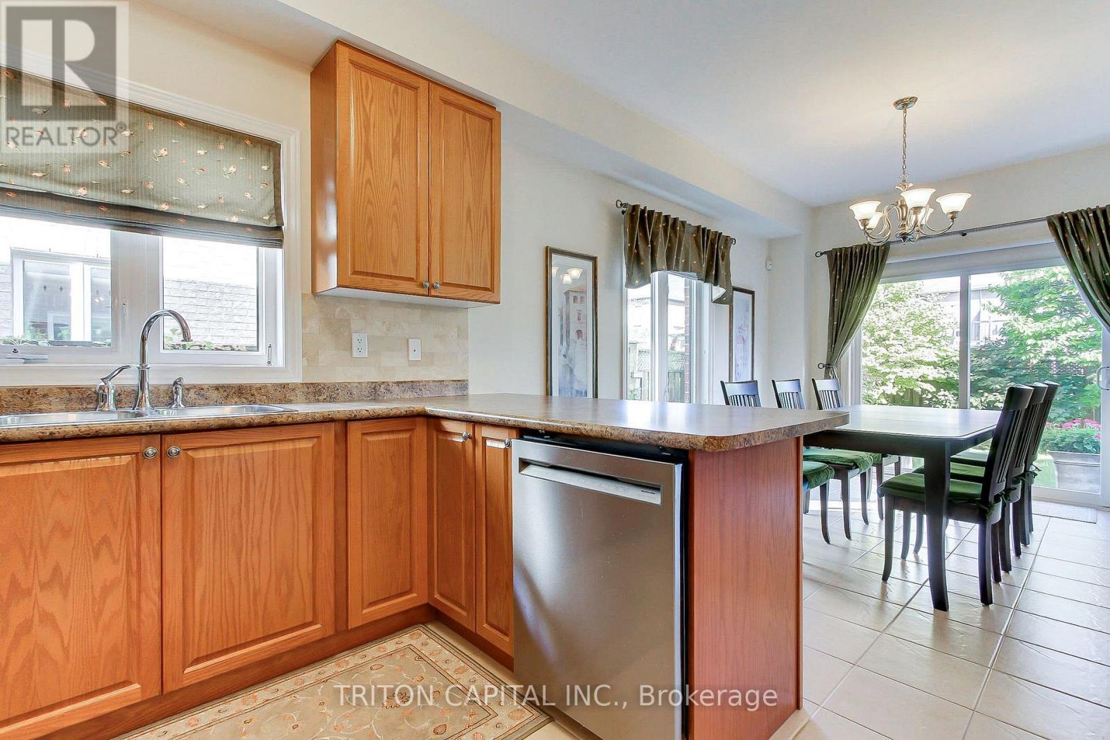 96 Timber Valley Avenue, Richmond Hill, Ontario  L4E 4Z9 - Photo 13 - N13751308