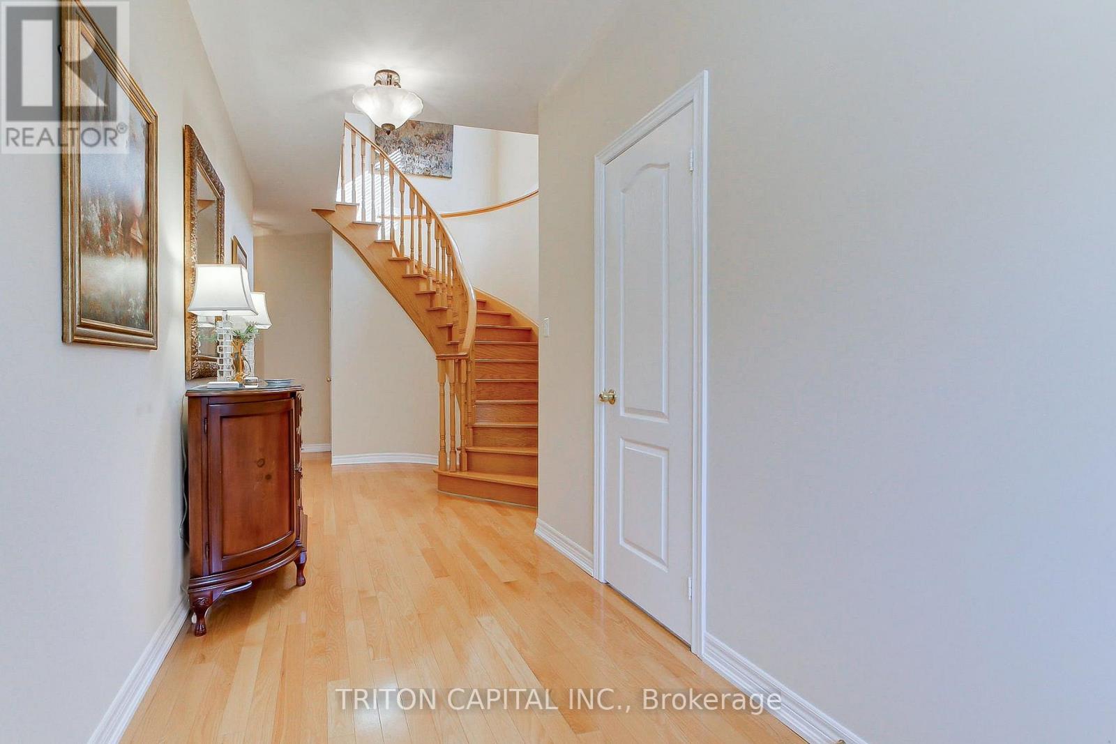 96 Timber Valley Avenue, Richmond Hill, Ontario  L4E 4Z9 - Photo 5 - N13751308