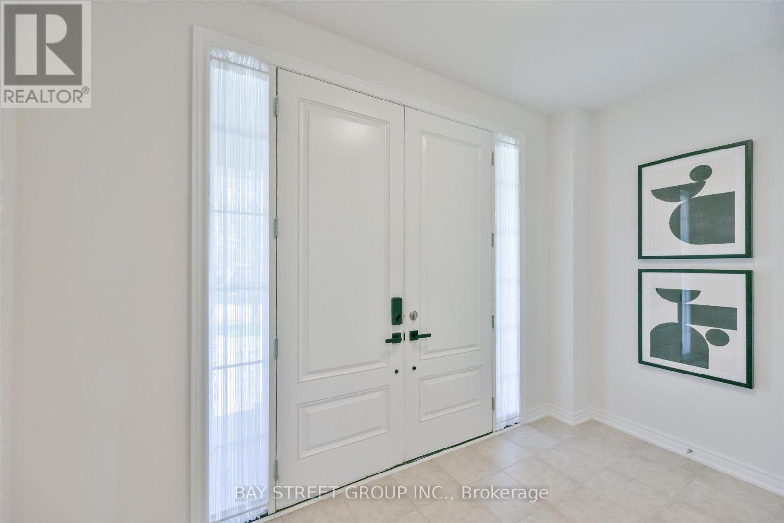 62 Roth Street, Aurora, Ontario  L4G 0W7 - Photo 2 - N13751342