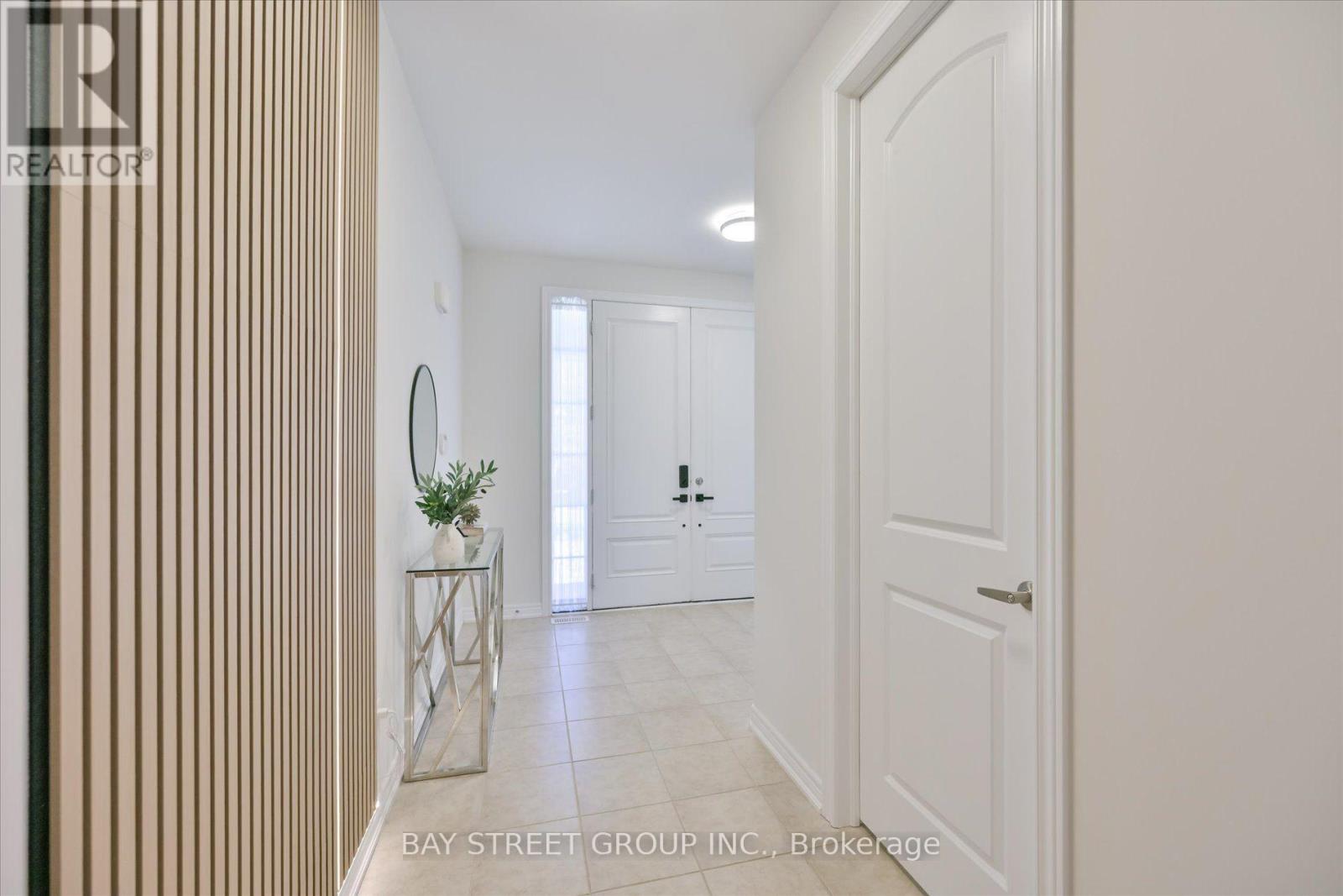 62 Roth Street, Aurora, Ontario  L4G 0W7 - Photo 4 - N13751342