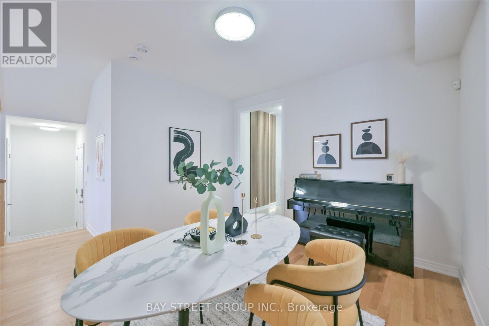 62 Roth Street, Aurora, Ontario  L4G 0W7 - Photo 7 - N13751342