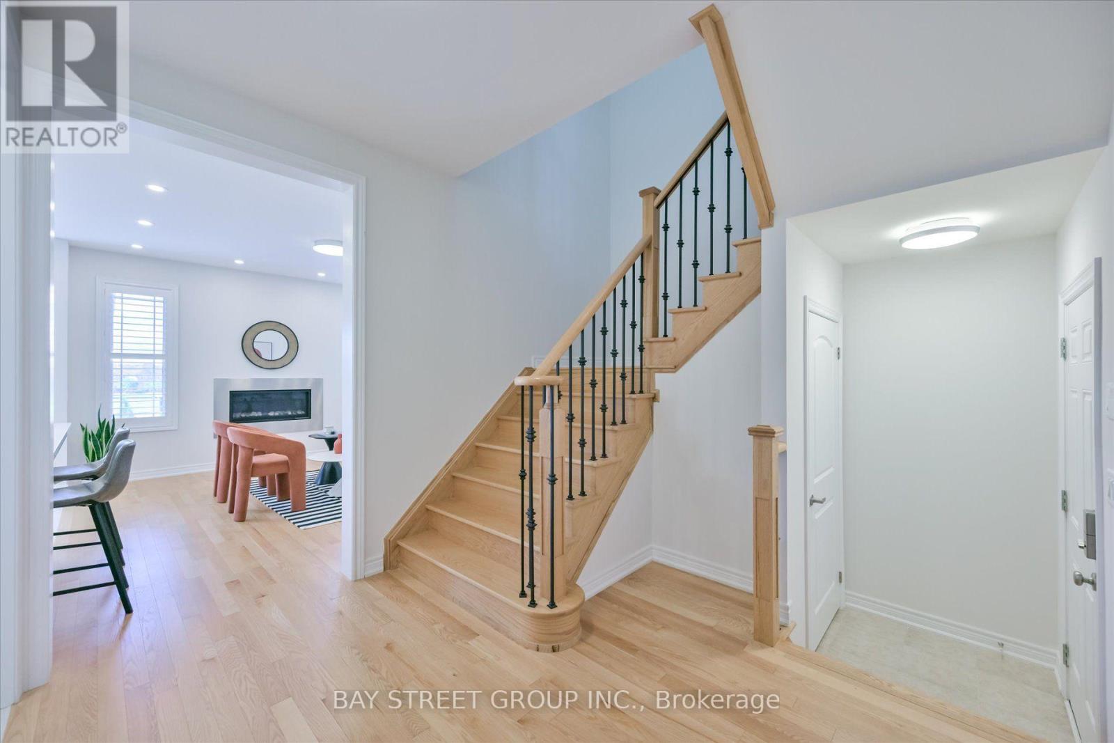 62 Roth Street, Aurora, Ontario  L4G 0W7 - Photo 9 - N13751342