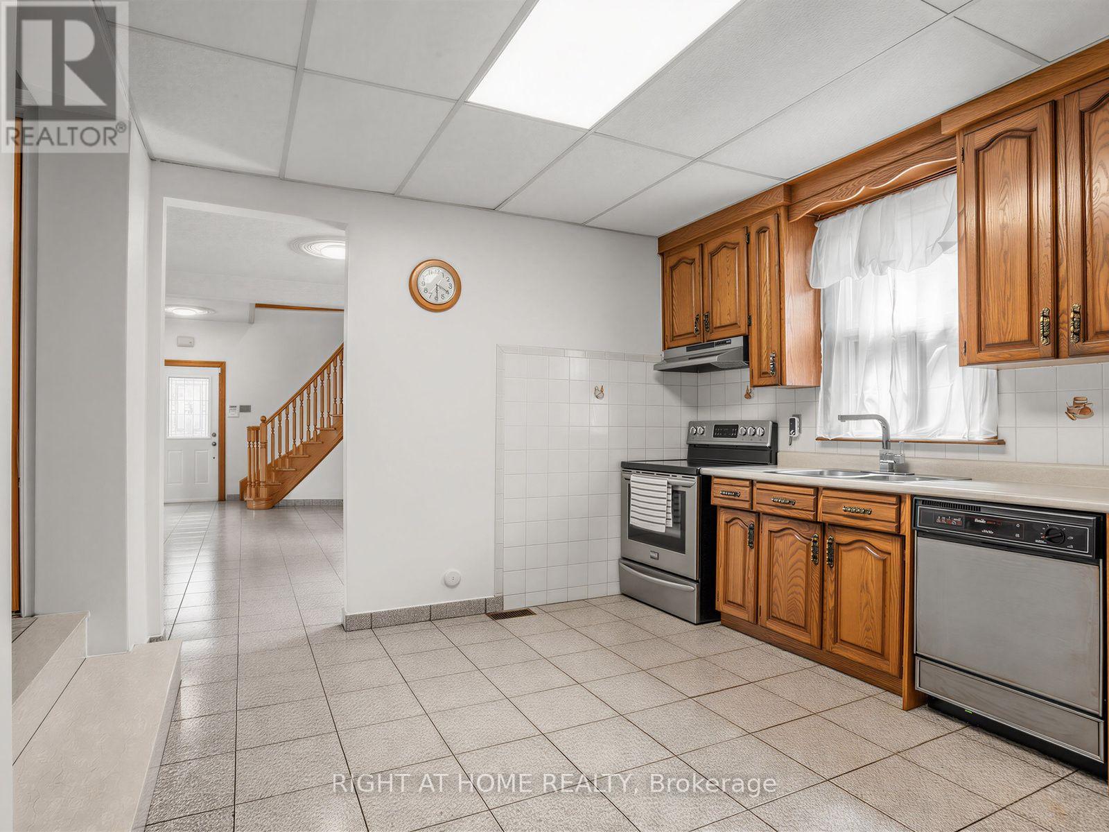 102 Judson Street, Toronto, Ontario  M8Z 1B1 - Photo 11 - W13751314
