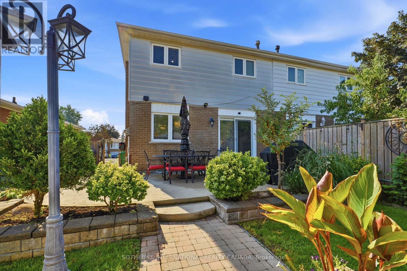 2429 Whaley Whaley Drive, Mississauga, Ontario  L5B 2B3 - Photo 5 - W13751332