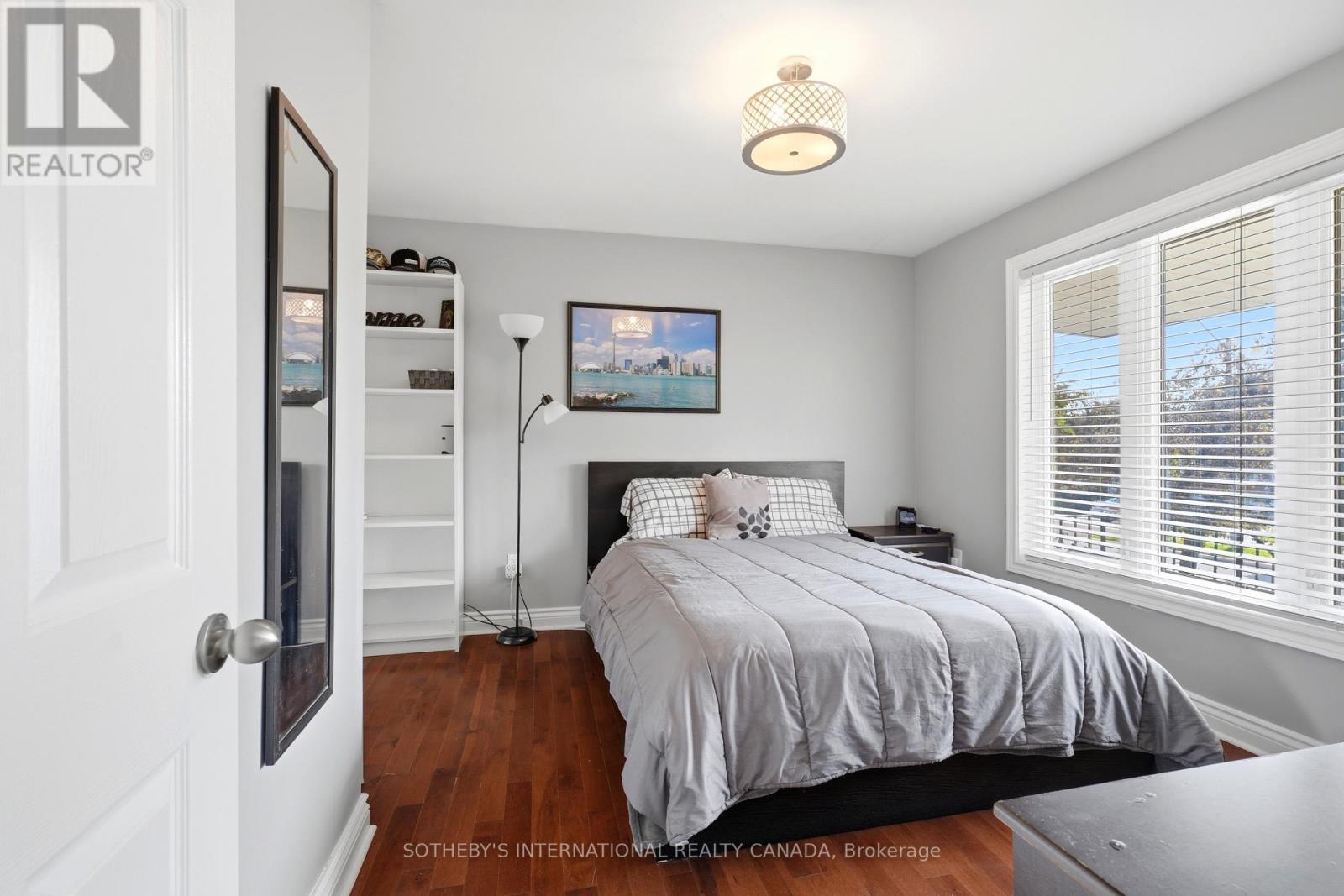 2429 Whaley Whaley Drive, Mississauga, Ontario  L5B 2B3 - Photo 9 - W13751332