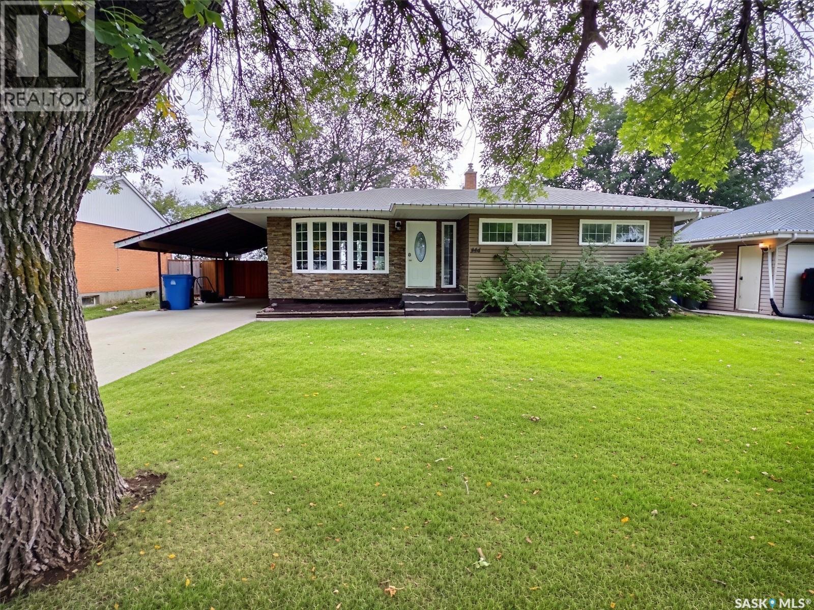 144 Mcdonald Road, Estevan, Saskatchewan  S4A 0B8 - Photo 1 - SK047736