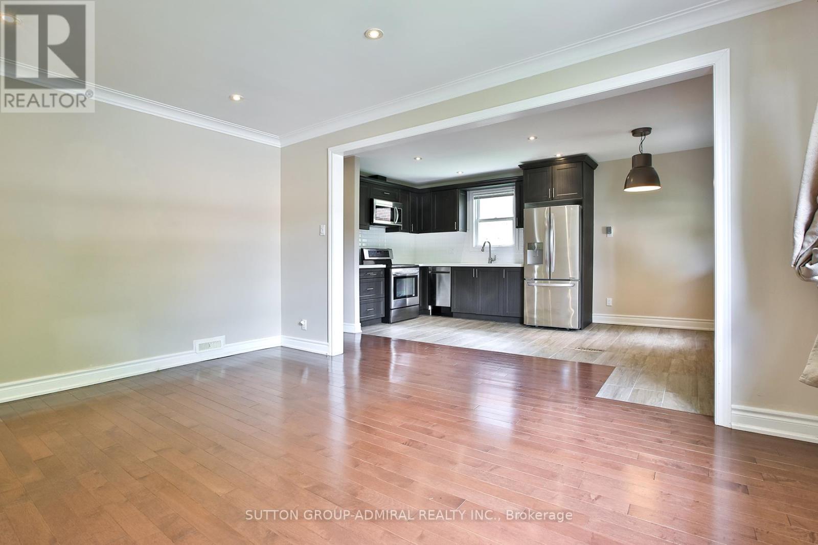 33 Regina Avenue, Toronto, Ontario  M6A 1R4 - Photo 10 - C13751390
