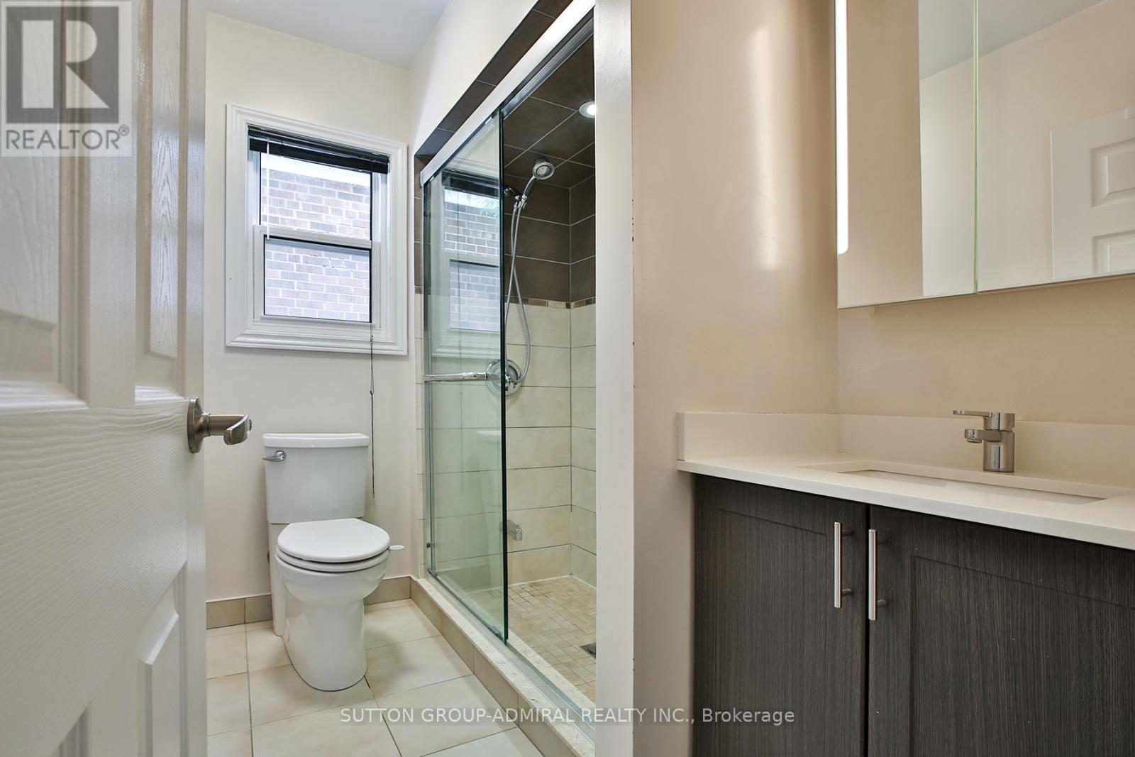 33 Regina Avenue, Toronto, Ontario  M6A 1R4 - Photo 19 - C13751390
