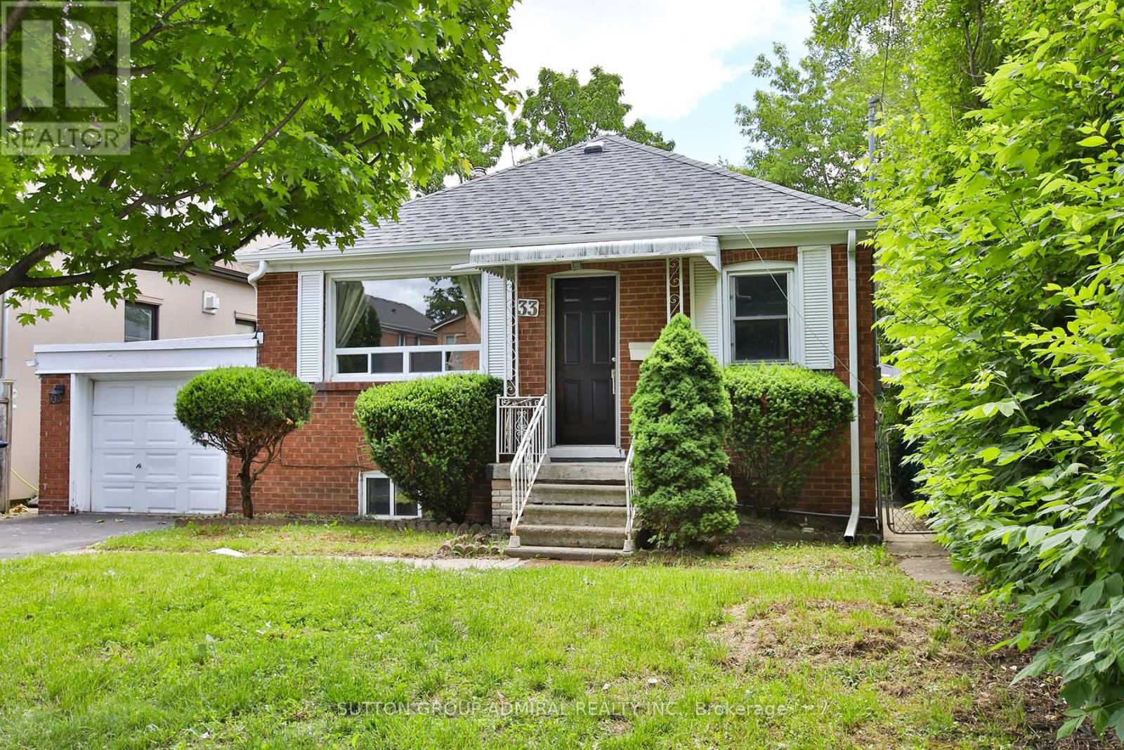 33 Regina Avenue, Toronto, Ontario  M6A 1R4 - Photo 2 - C13751390