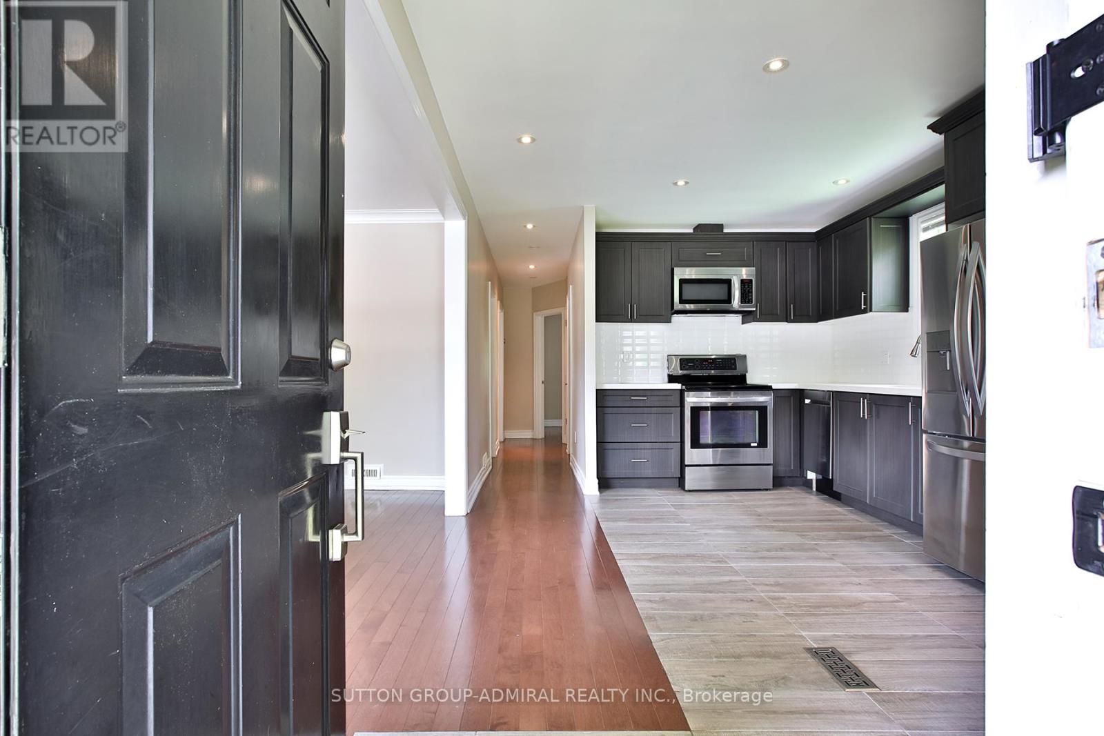 33 Regina Avenue, Toronto, Ontario  M6A 1R4 - Photo 3 - C13751390