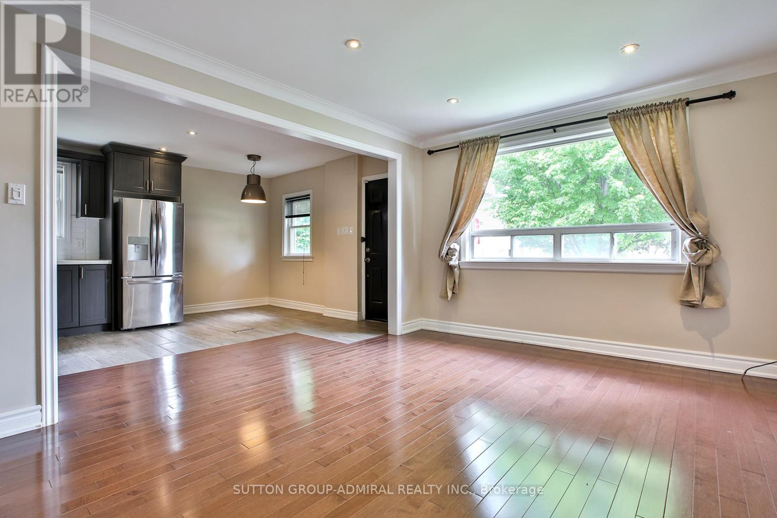 33 Regina Avenue, Toronto, Ontario  M6A 1R4 - Photo 9 - C13751390