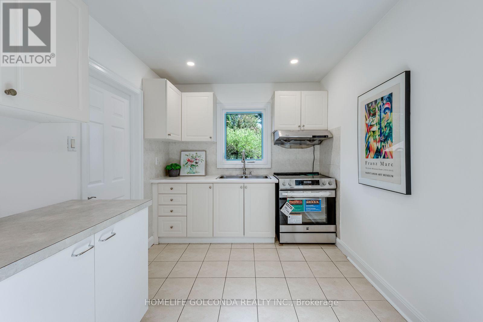 93 North Woodrow Boulevard, Toronto, Ontario  M1K 1W7 - Photo 12 - E13751392