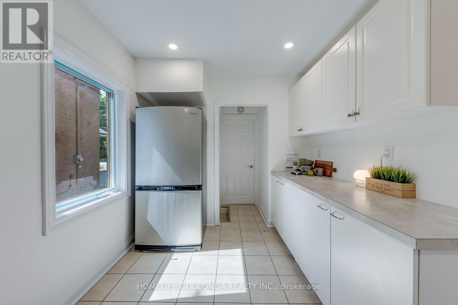 93 North Woodrow Boulevard, Toronto, Ontario  M1K 1W7 - Photo 14 - E13751392
