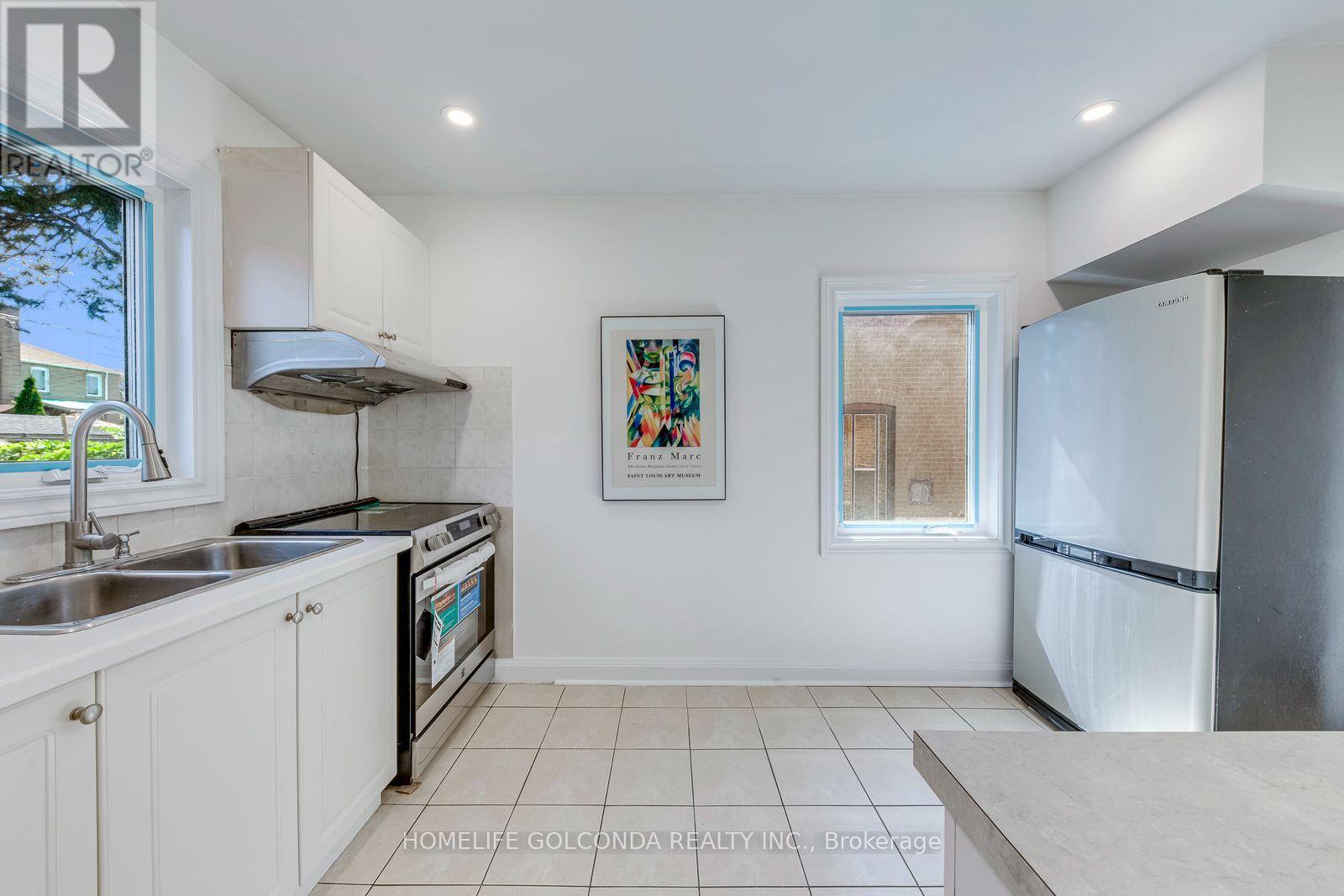 93 North Woodrow Boulevard, Toronto, Ontario  M1K 1W7 - Photo 15 - E13751392
