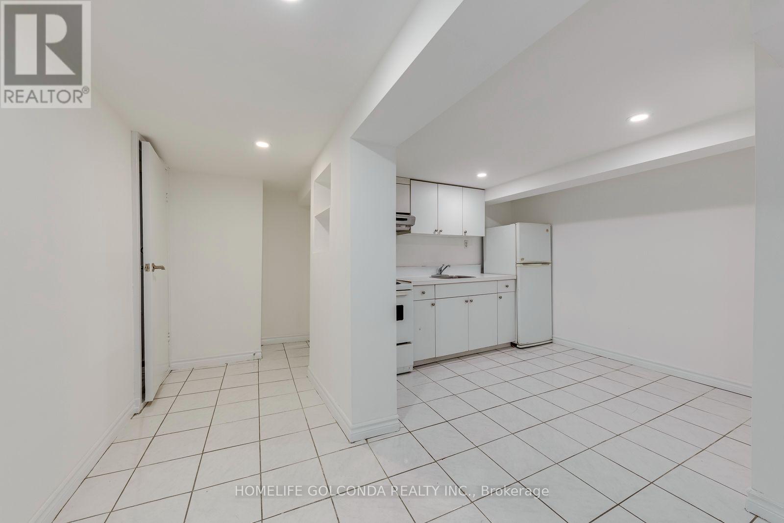 93 North Woodrow Boulevard, Toronto, Ontario  M1K 1W7 - Photo 25 - E13751392