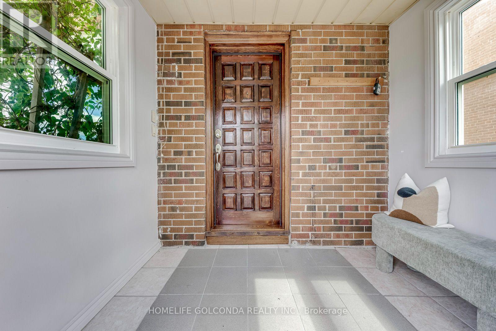 93 North Woodrow Boulevard, Toronto, Ontario  M1K 1W7 - Photo 4 - E13751392