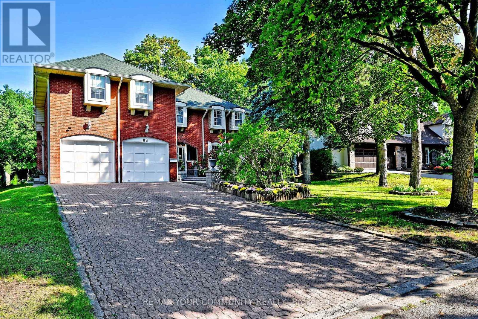 88 Cambridge Crescent, Richmond Hill, Ontario  L4C 6G2 - Photo 2 - N13751402