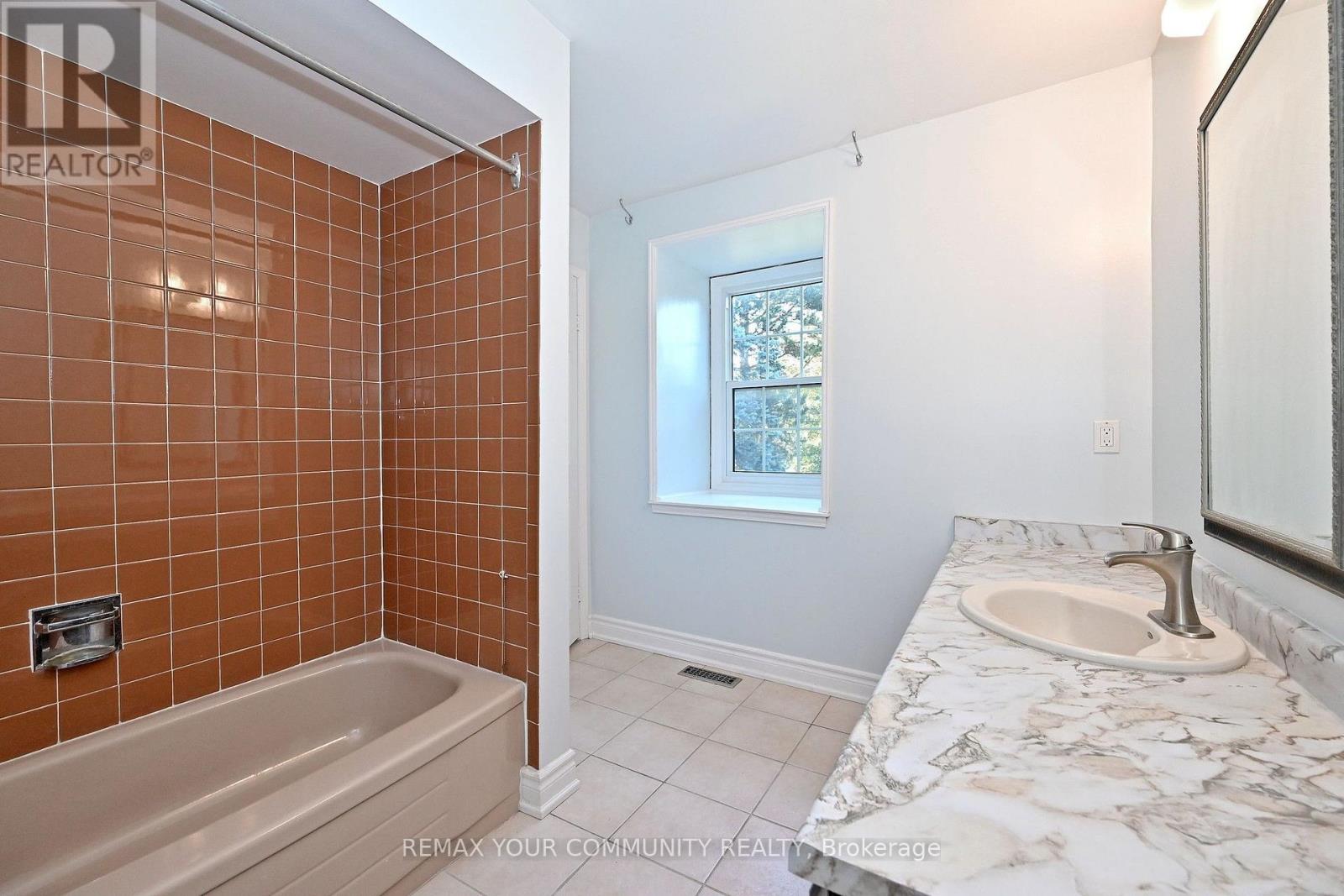 88 Cambridge Crescent, Richmond Hill, Ontario  L4C 6G2 - Photo 30 - N13751402