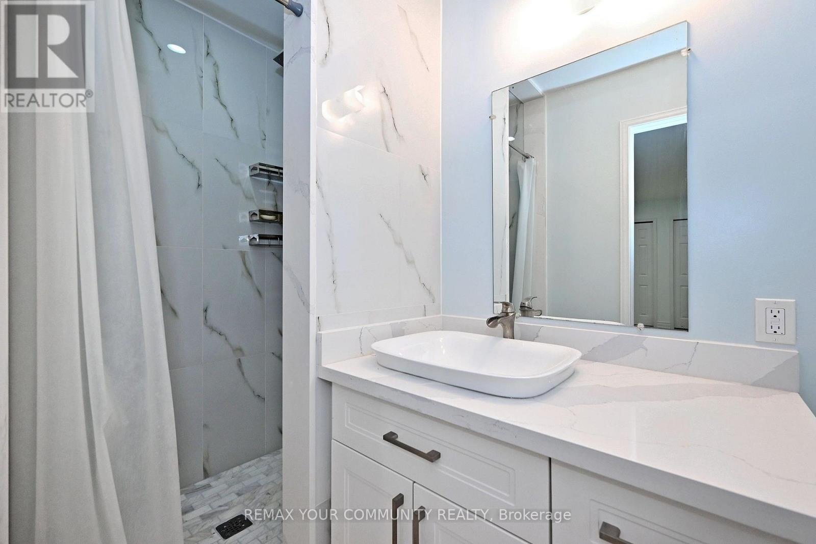 88 Cambridge Crescent, Richmond Hill, Ontario  L4C 6G2 - Photo 35 - N13751402