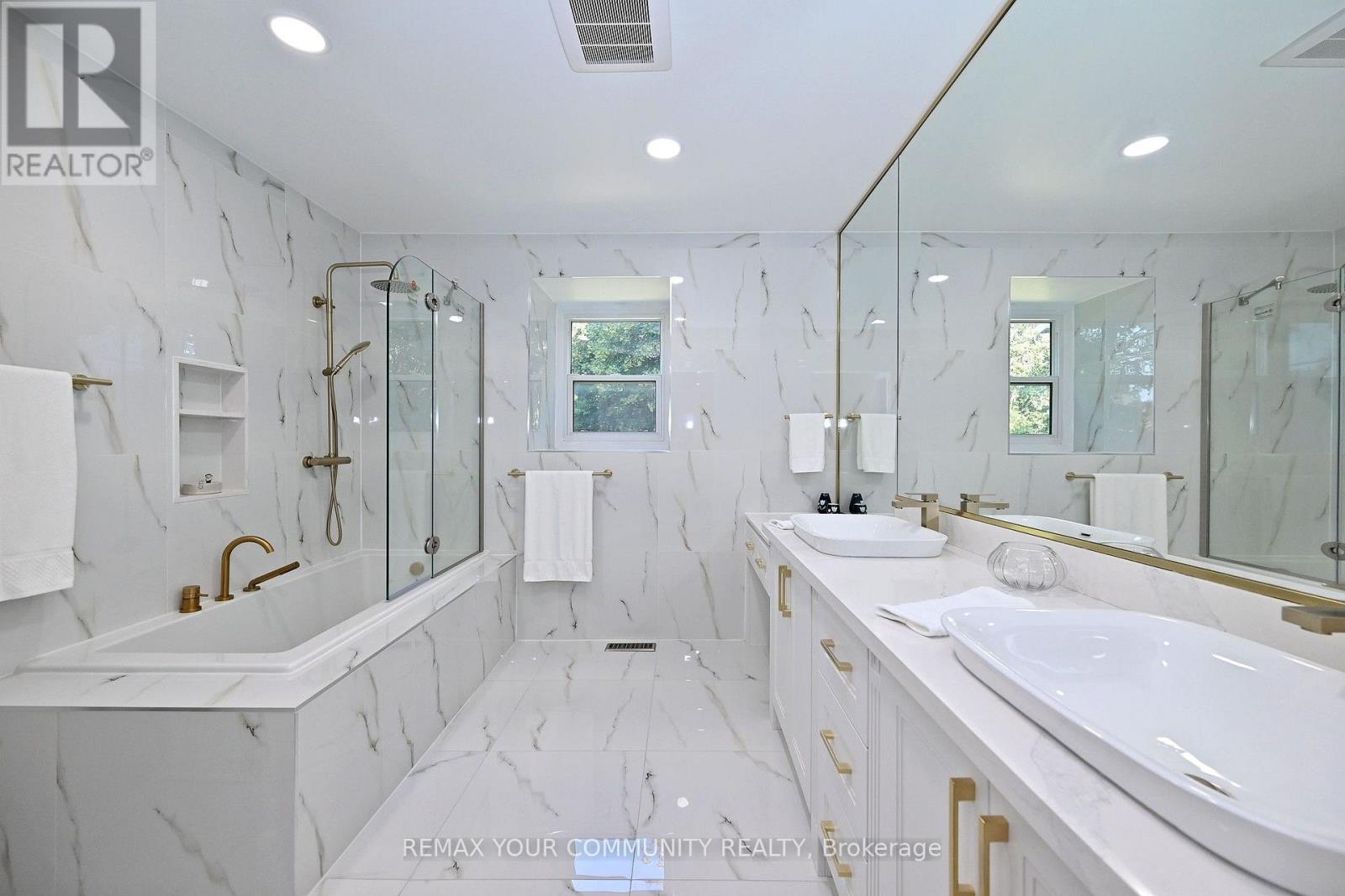 88 Cambridge Crescent, Richmond Hill, Ontario  L4C 6G2 - Photo 38 - N13751402