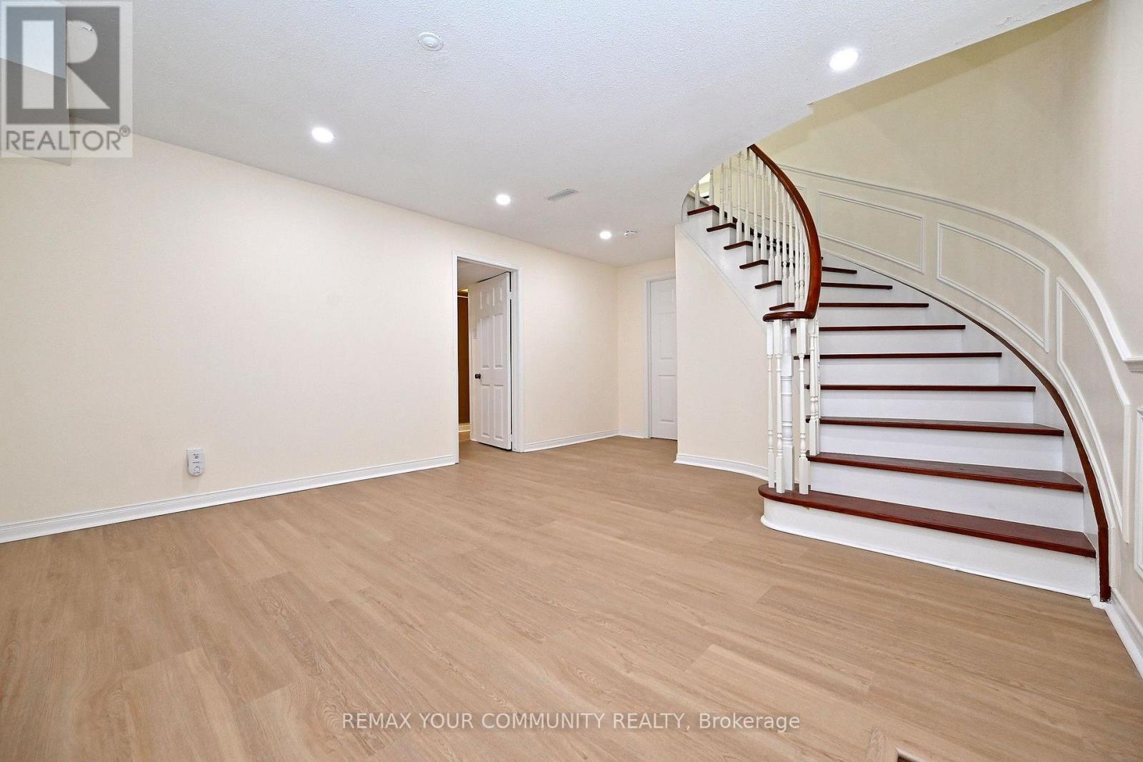 88 Cambridge Crescent, Richmond Hill, Ontario  L4C 6G2 - Photo 39 - N13751402