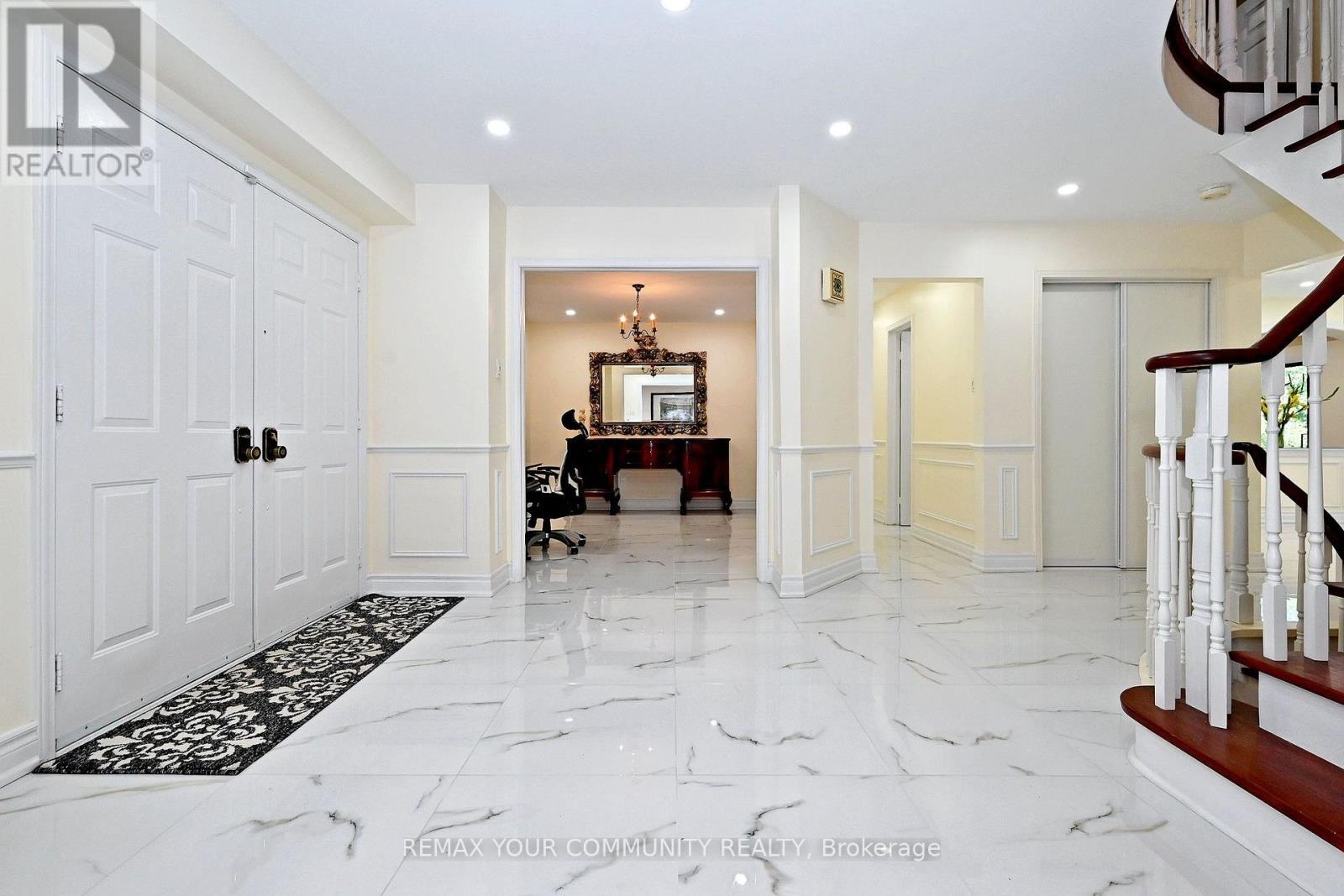88 Cambridge Crescent, Richmond Hill, Ontario  L4C 6G2 - Photo 5 - N13751402