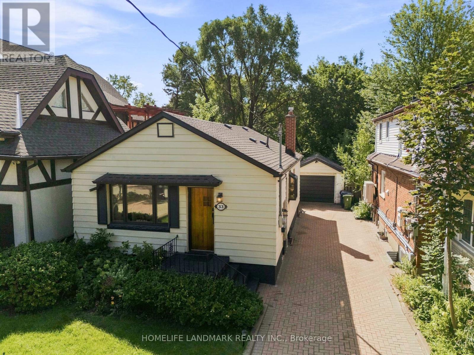 33 ASH CRESCENT, Toronto, Ontario