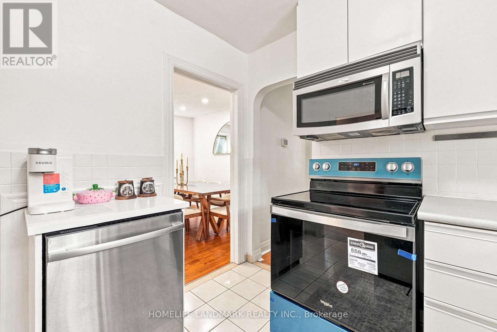 33 Ash Crescent, Toronto, Ontario  M8W 1E4 - Photo 11 - W13751378