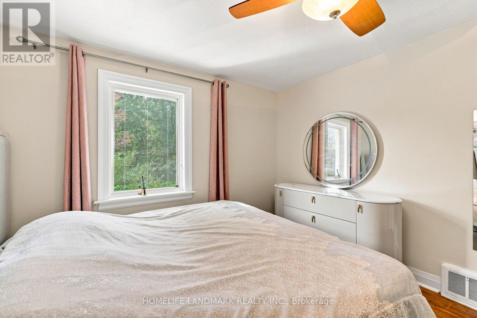 33 Ash Crescent, Toronto, Ontario  M8W 1E4 - Photo 16 - W13751378