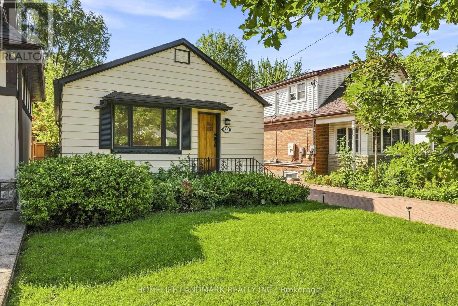 33 Ash Crescent, Toronto, Ontario  M8W 1E4 - Photo 3 - W13751378