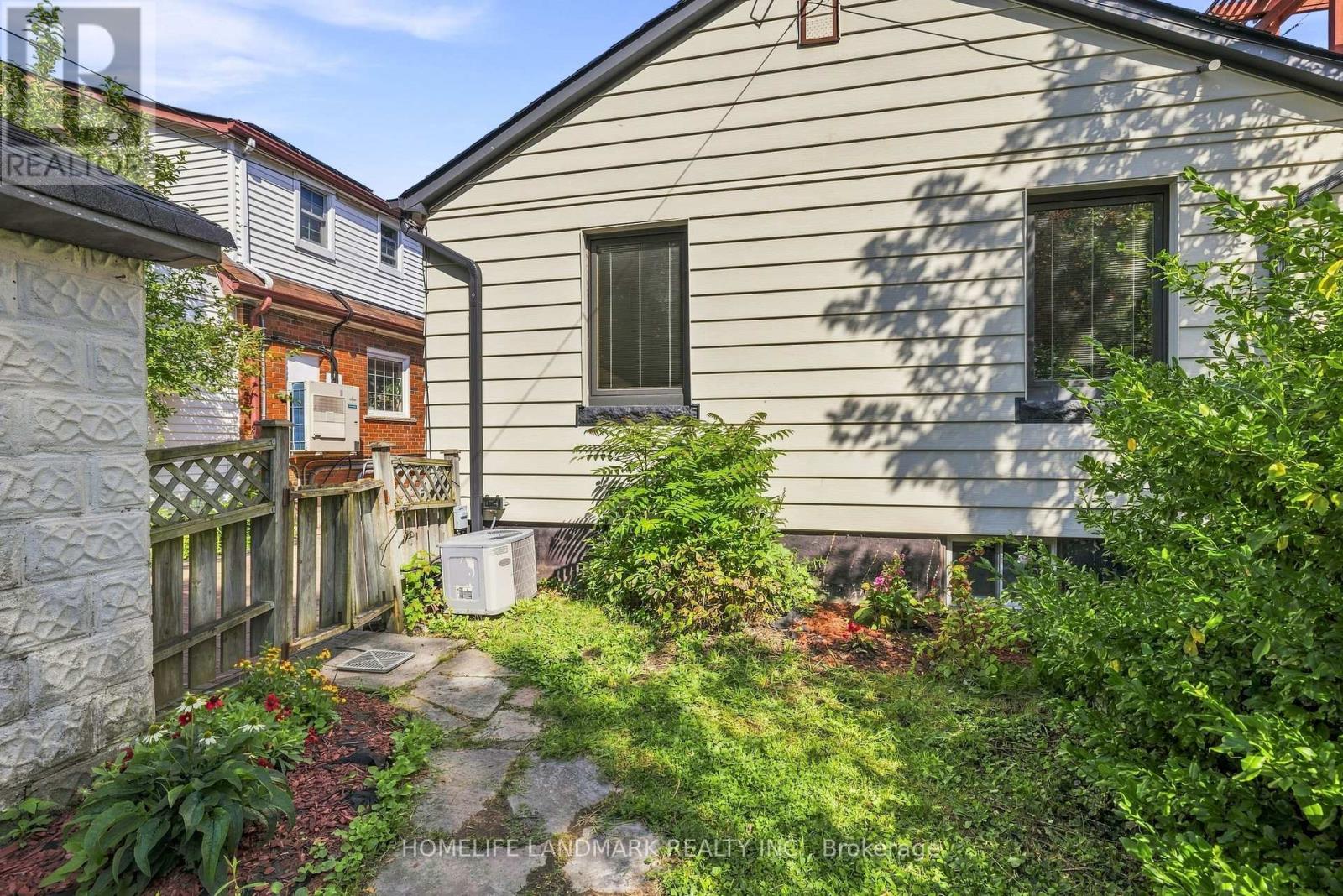33 Ash Crescent, Toronto, Ontario  M8W 1E4 - Photo 31 - W13751378