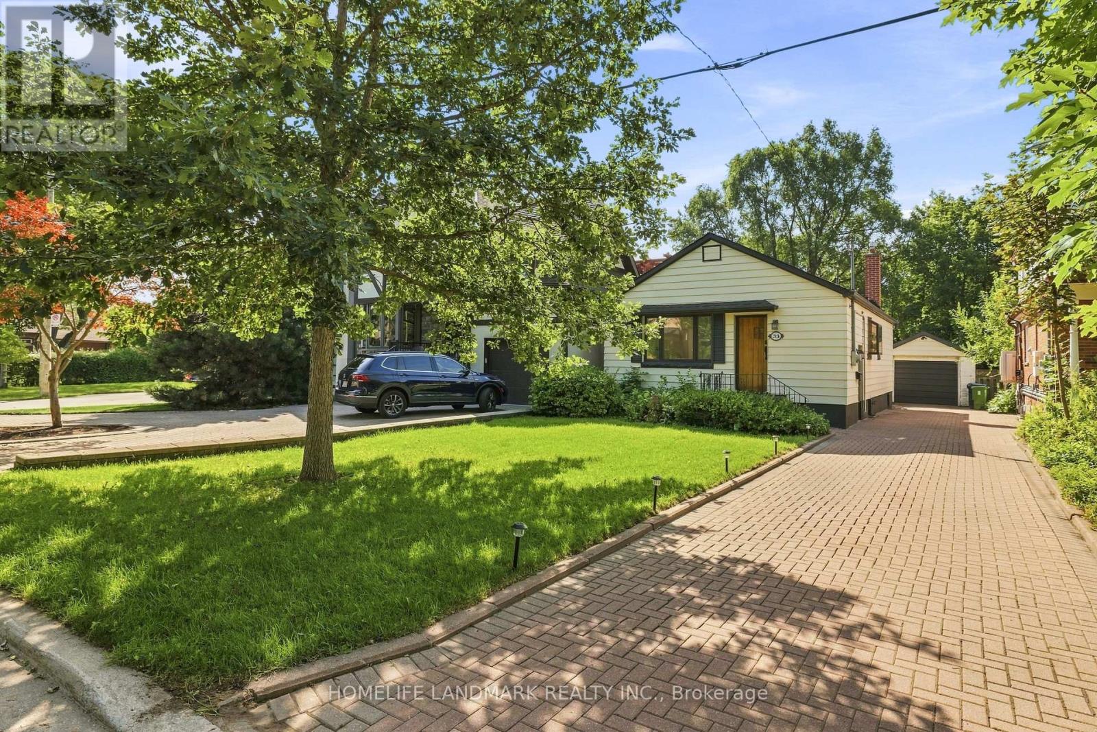 33 Ash Crescent, Toronto, Ontario  M8W 1E4 - Photo 4 - W13751378