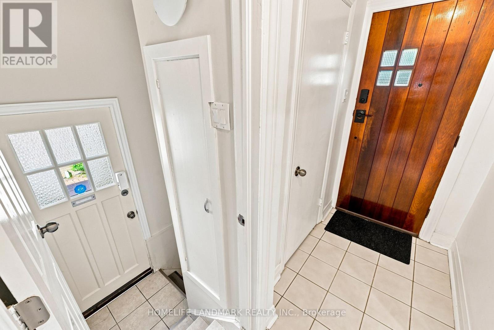 33 Ash Crescent, Toronto, Ontario  M8W 1E4 - Photo 6 - W13751378